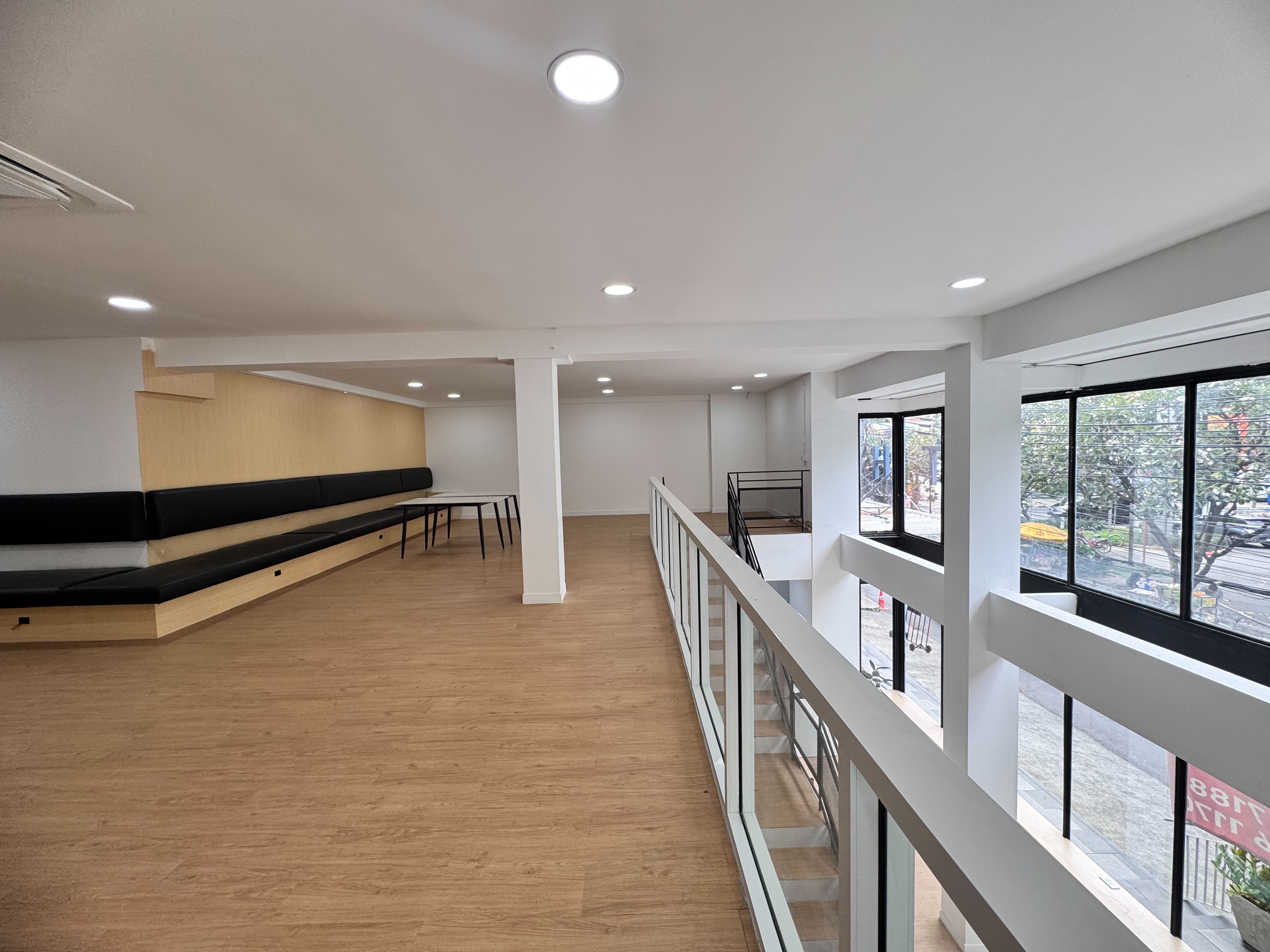 ให้เช่าพื้นที่ ชั้น 1 และชั้นลอย ทำเลเอกมัย ใกล้ BTS เอกมัย (N.1222)