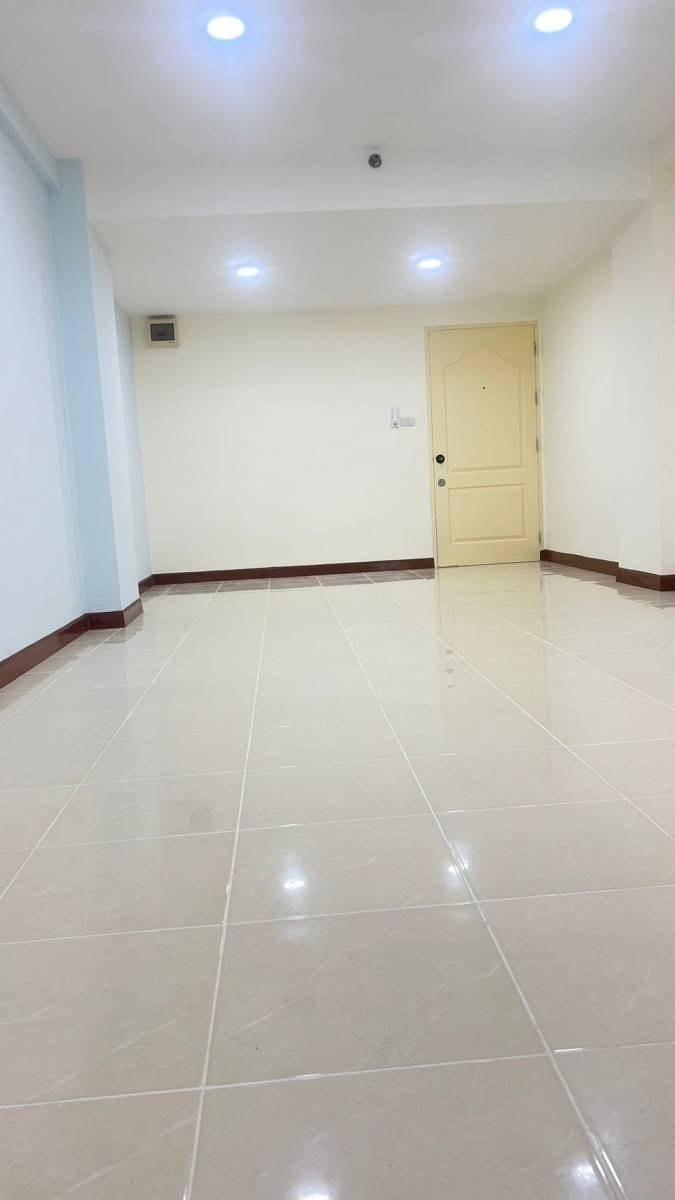 *ขายด่วน และถูกมาก เดอะ คัลเลอร์ ลีฟวิ่ง คอนโดมิเนียม ติดถนนเทพารักษ์ * (N.1075)