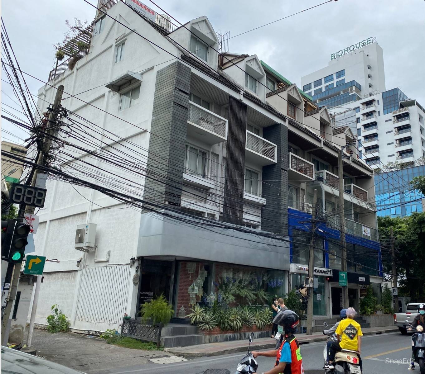 ให้เช่าตึกพาณิชย์2คูหา สุขุมวิท39 ติดถนน (5นาที-BTSพร้อมพงษ์) (N.1190)