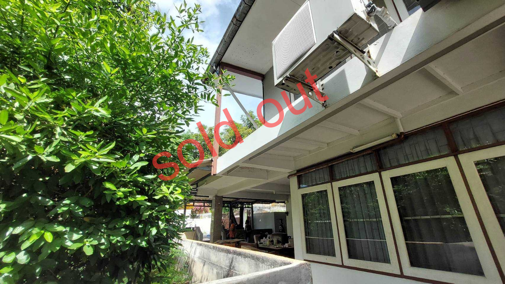 ขายเซ้งสัญญาเช่า บ้านพร้อมที่ดิน 200 วา ซ.รามคำแหง18 (แปลงมุม) (N.698)