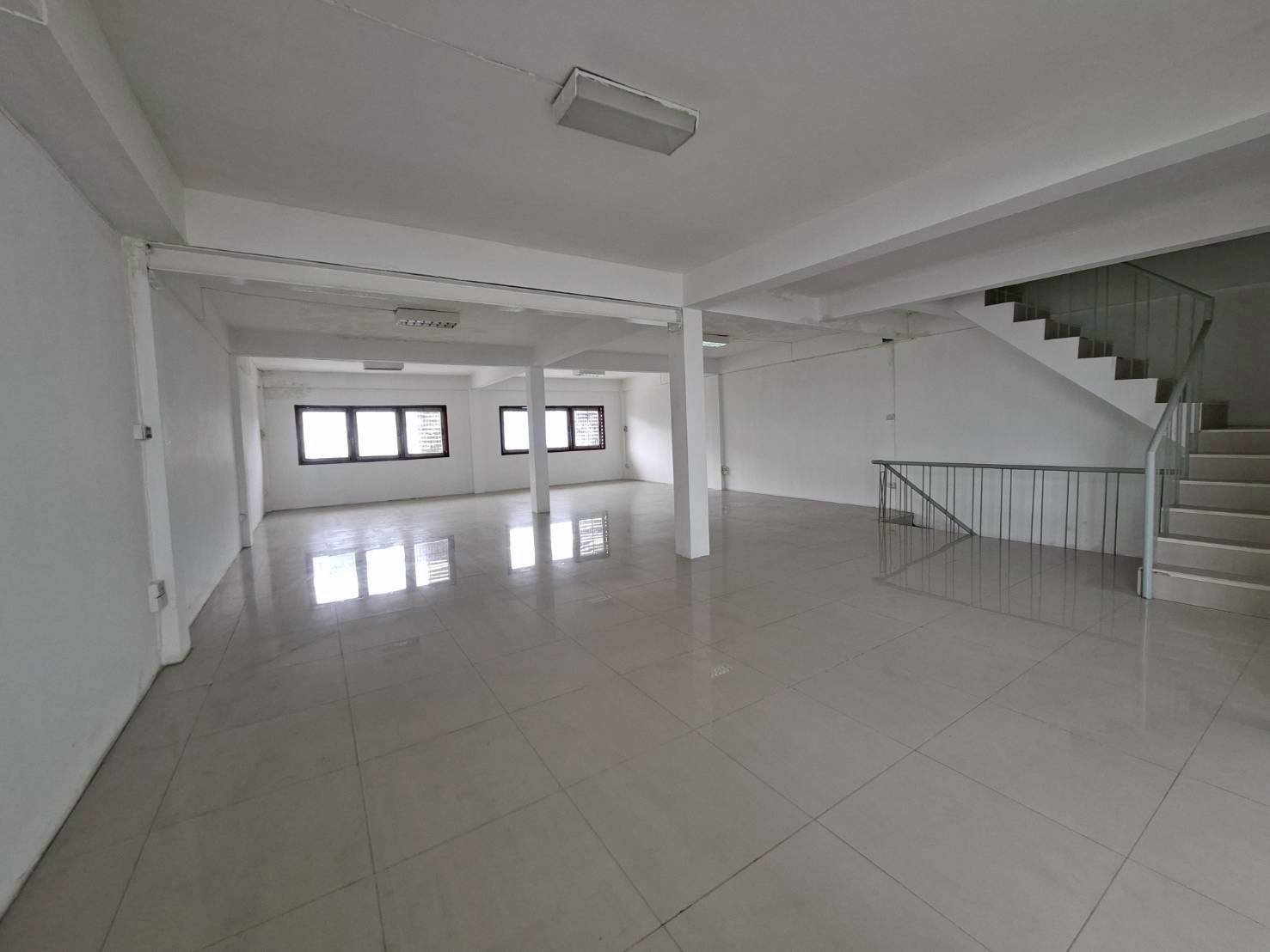 ให้เช่าอาคารพาณิชย์ 2 คูหา 3 ชั้น+ดาดฟ้า ติด ถนนเฉลิมพระเกียรติ ใกล้โรงพยาบาลสินแพทย์ (N.1855)