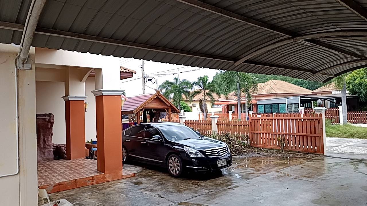 ขายบ้านเดี่ยว พฤกษาแลนด์ หนองชาก บ้านบึง ชลบุรี ราคาดีที่สุดในย่านนี้! เพียง 2.99 ล้านบาท บนพื้นที่กว้างขวางถึง 93.4 ตร.ว. ขนาด 2 ห้องนอน 2 ห้องน้ำ พร้อมห้องครัว ห้องทานข้าว และห้องรับแขก แถมเฟอร์นิเจอร์และแอร์ 2 เครื่อง จอดรถสบายๆ ได้ถึง 7 คัน! (ในบ้าน 4