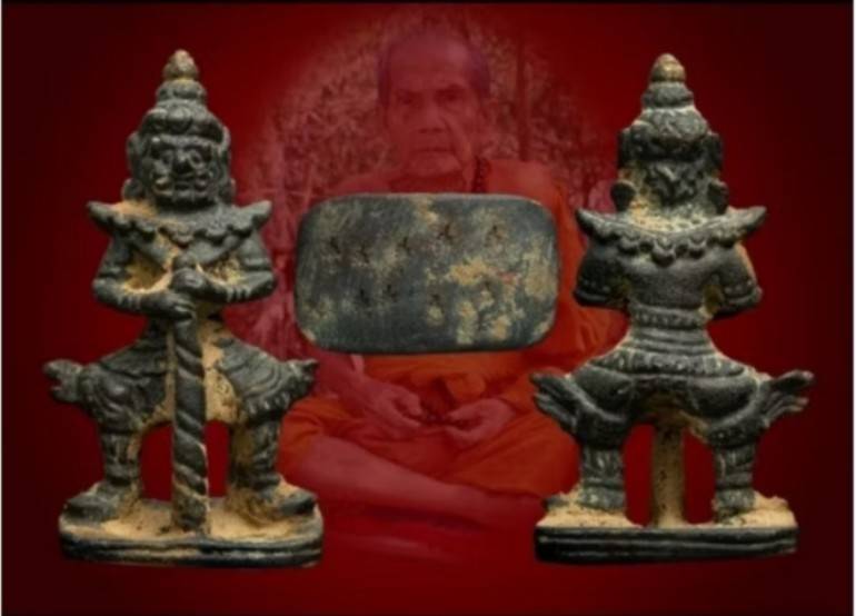 ท้าวเวสสุวรรณ รุ่นเทพสถิตย์ วัดสุทัศน์ (ตอก9โค๊ต ใต้ฐาน) ปี2544 หลวงปู่หมุนเสก