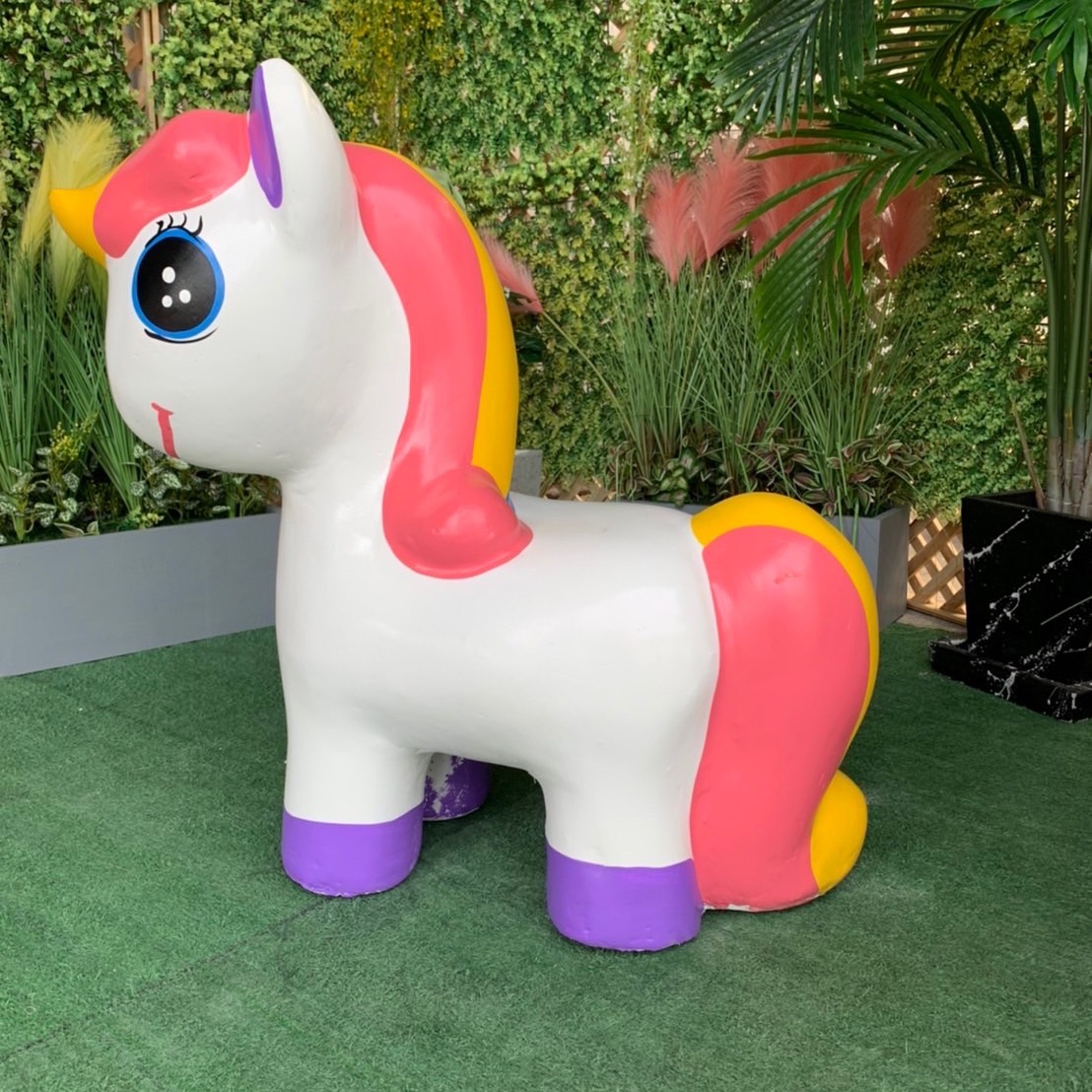 รูปสัตว์ปูนปั้นแต่งสวน ตุ๊กตาแต่งสวน รูปปั้นยีราฟ รูปปั้นม้าโพนี่ set 3 ตัว สุดคุ้ม