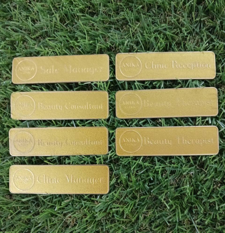 ป้ายสแตนเลสแฮร์ไลน์เนื้อทอง หนา 1มิล ขนาด 7x2cm