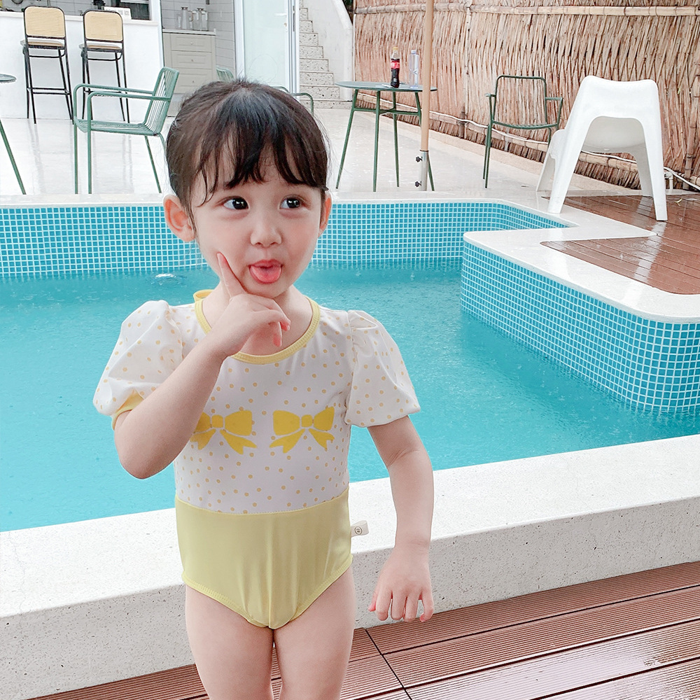 ชุดว่ายน้ำเด็กหญิงแขนสั้น วันพีซ พร้อมหมวก กันแดด กันยูวี พร้อมส่ง ลายดอกไม้ สีพาสเทล