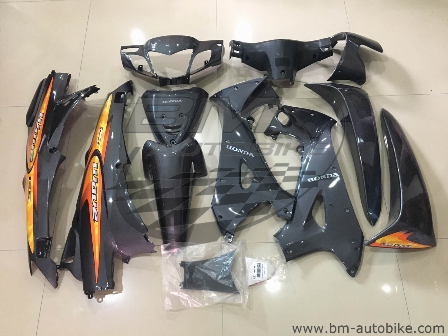 ชุดสี WAVE 125R สีเทาA11กุญแจใหญ่ + หน้ากากหลัง + อกไก่ 4,500 กรัม