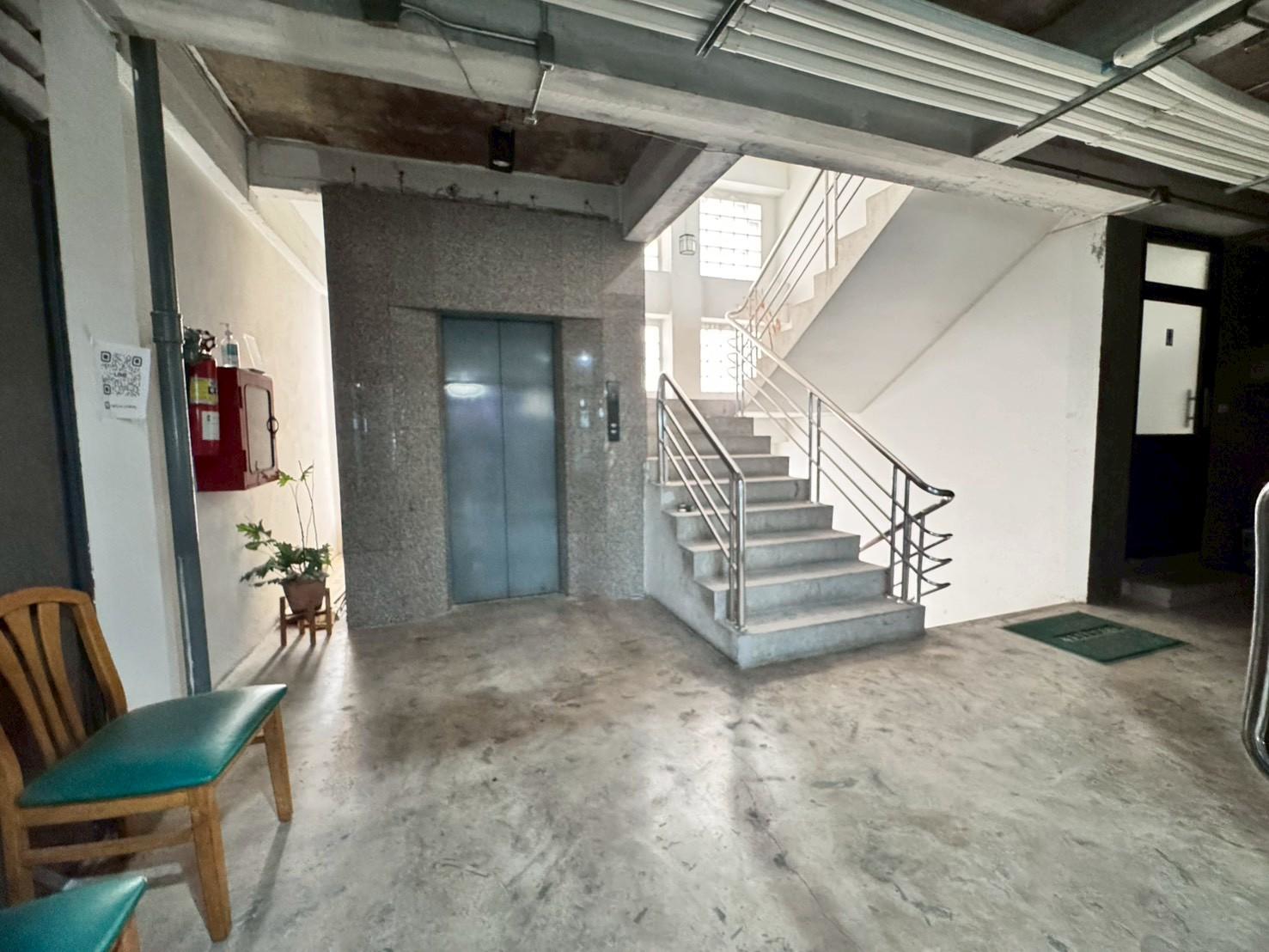 ให้เช่าพื้นที่สำนักงาน ชั้น 6 อาคารโล่งสวย เหมาะทำธุรกิจ ติดถนนรามคำแหง (N.1924)