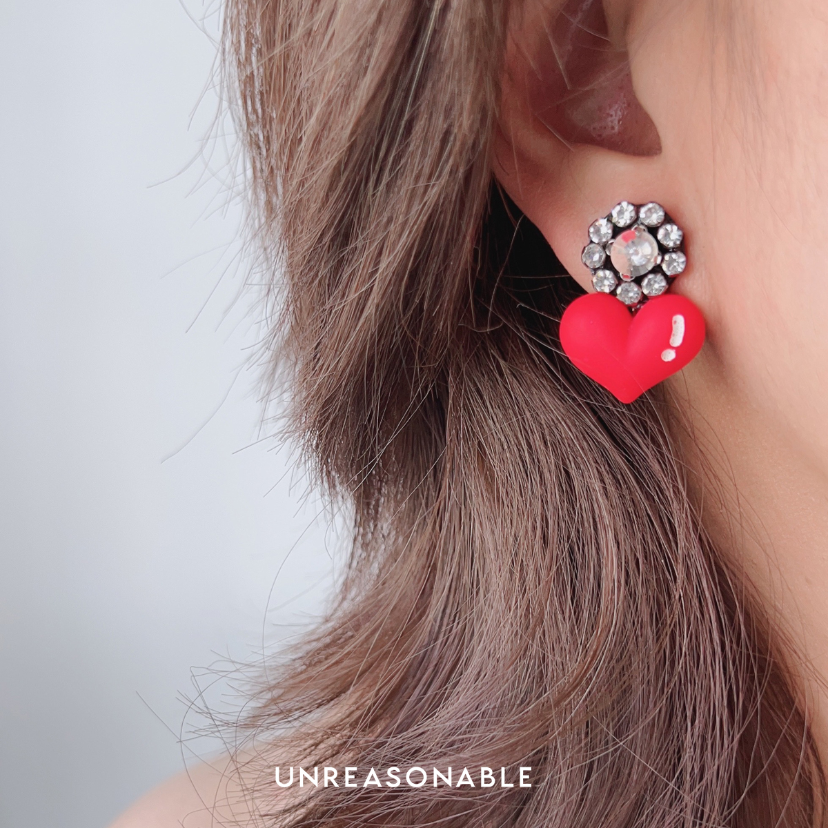 ต่างหูหัวใจ สีแดง ต่างหูคลิป ต่างหูก้านเงินแท้ น้ำหนักเบา UA0999-01 Unreasonable Accessories