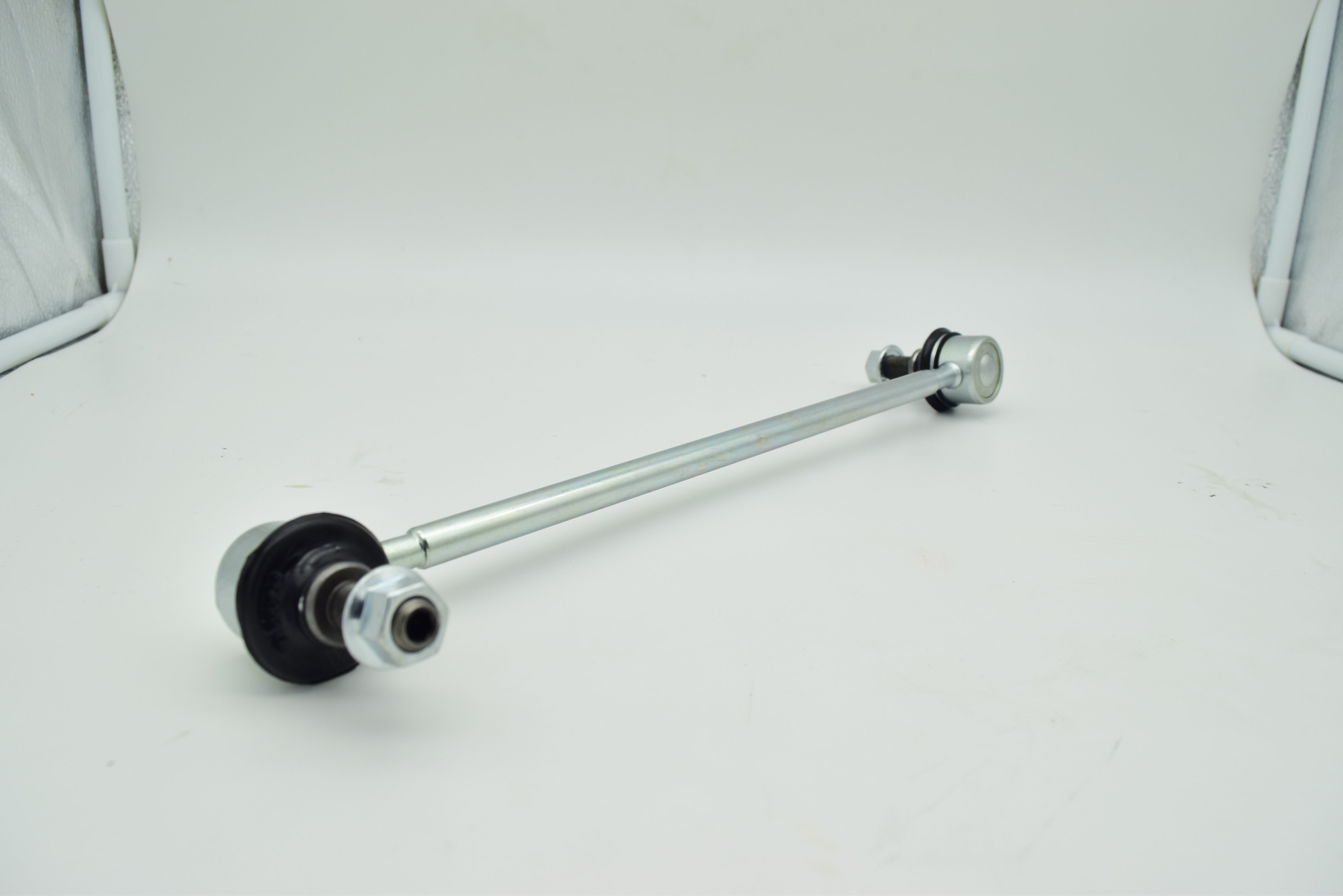 ลูกหมากกันโคลงหน้า TOYOTA "COROLLA HB, RAV 4 / ACA20, CDE120, ZZE12#, NDE120 ปี 2000-2004 " โตโยต้า / ขนาด ยาว A 288 mm. เกลียวเสื้อ B 20 mm. ตัวเลขบอกทิศ C 12' / 3L-3920 / ยี่ห้อ 333 (1คู่ 2 ตัว) (STABILIZER LINK FRONT) (ซ้าย / ขวา)
