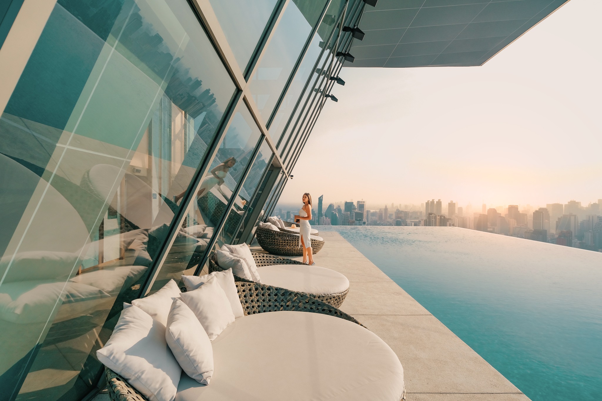 Cloud Thonglor–Phetchaburi Condominium Experience and prove for yourself the true value of location, luxury, and lifestyle — a high-end condominium offering over 4,000 sq.m. of full-facility common areas, the most comprehensive in this district.