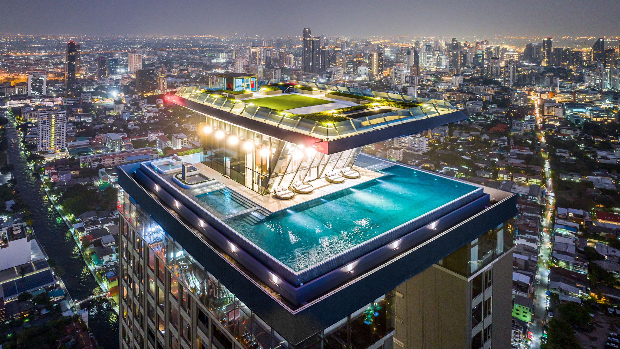 Cloud Thonglor–Phetchaburi Condominium Experience and prove for yourself the true value of location, luxury, and lifestyle — a high-end condominium offering over 4,000 sq.m. of full-facility common areas, the most comprehensive in this district.