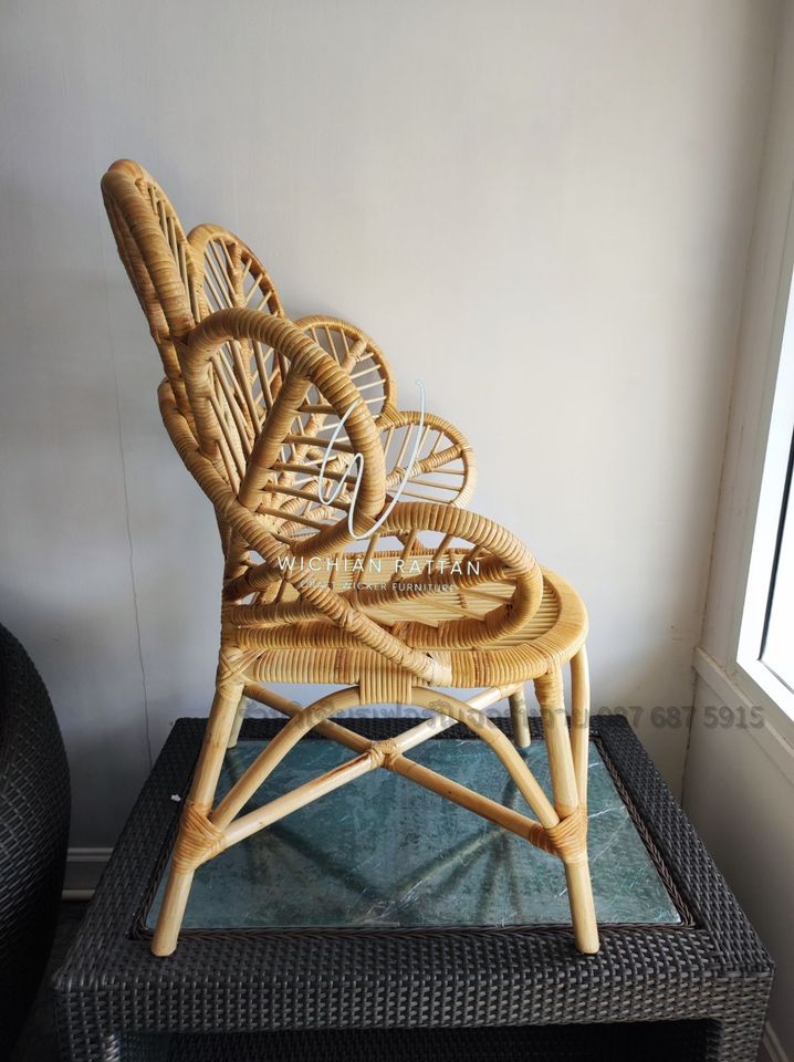 เก้าอี้หวายทรงดอกไม้