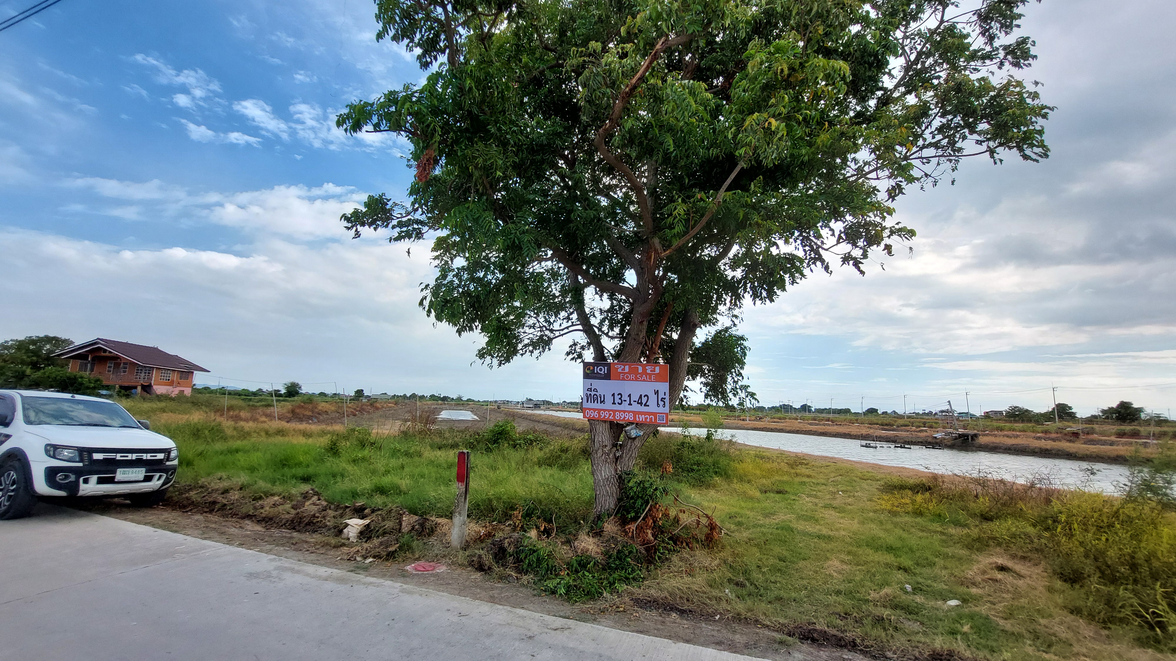 ขายที่ดิน 13-1-42 ไร่ หอมศิล ต.บางเกลือ อ.บางปะกง จ.ฉะเชิงเทรา ที่ดินแปลงสวย หน้าถนนคอนกรีต หลังติดคลองบางครกเหมาะทำร้านอาหาร, ร้านกาแฟ บ่อตกปลา เลี้ยงกุ้ง เลี้ยงปลา ทำการเกษตร หรือที่อยู่อาศัยริมน้ำ