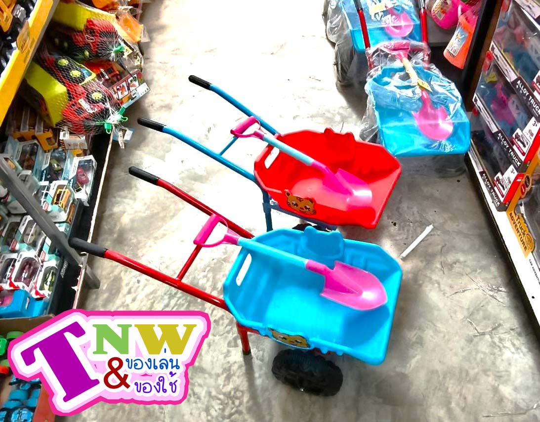 🚜✨ รถเข็นทรายของเล่นเด็ก พร้อมพลั่ว แถมฟรี! อุปกรณ์ตักทรายสุดน่ารัก ✨🚜
