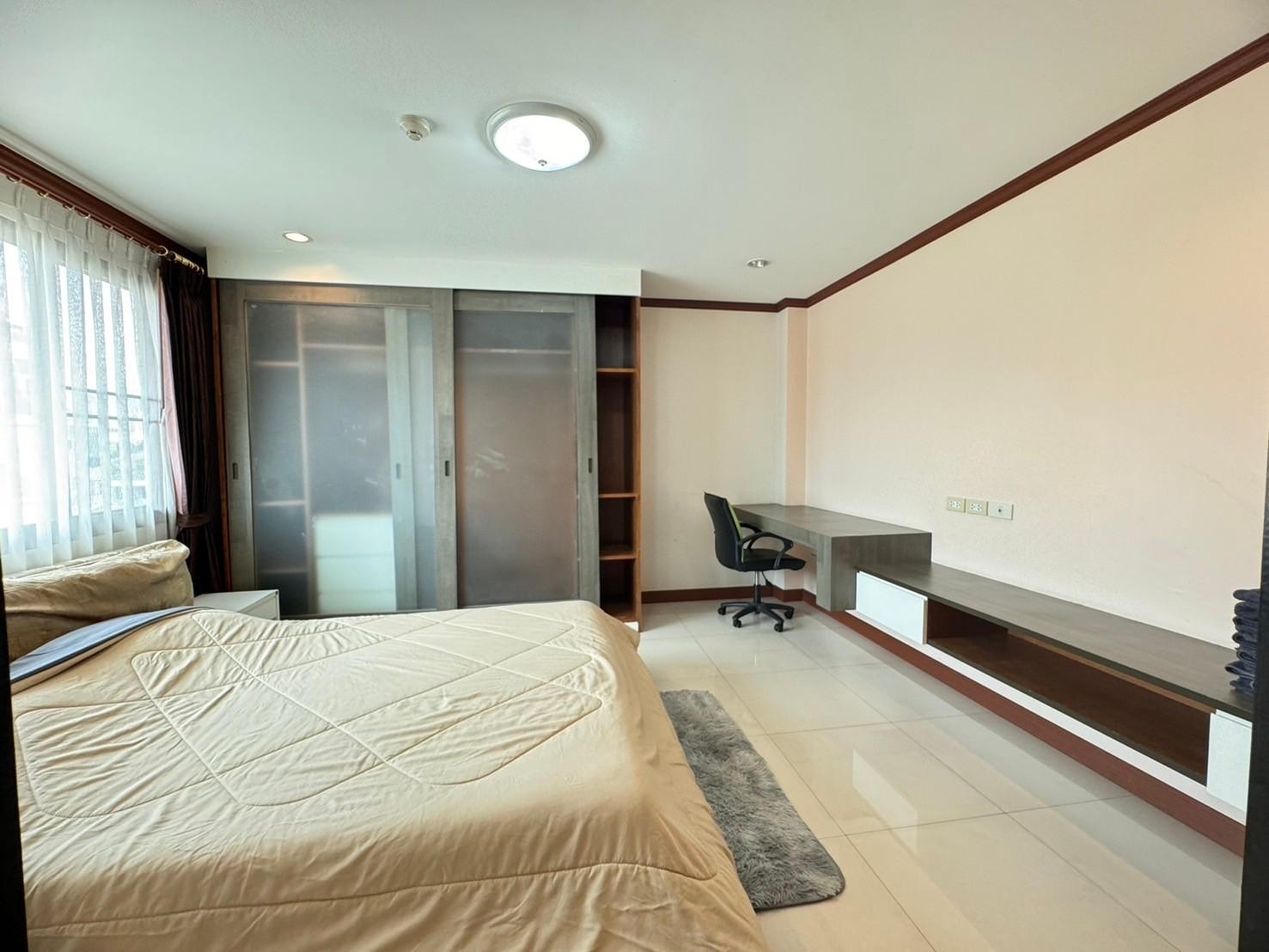 ให้เช่าอาคารพาณิชย์ 5 ชั้น ซอยเอกมัย 12 พร้อมลิฟท์ ใกล้บิ๊กซี เอกมัย (N.1396)