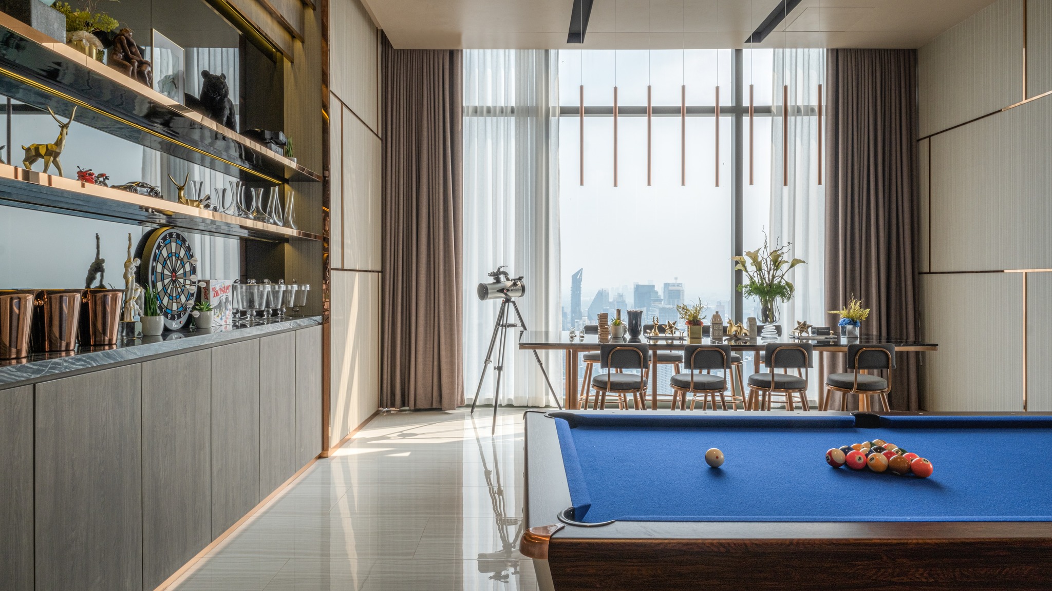 Cloud Thonglor–Phetchaburi Condominium Experience and prove for yourself the true value of location, luxury, and lifestyle — a high-end condominium offering over 4,000 sq.m. of full-facility common areas, the most comprehensive in this district.