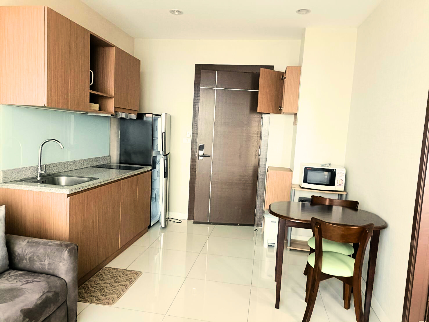 ขาย/เช่า คอนโด The Sky ศรีราชา ชั้น 11 ห้อง 1 bedroom 35.53 ตรม เฟอร์ครบ พร้อมเครื่องใช้ไฟฟ้า แอร์2เครื่อง ทีวี ตู้เย็น ไมโครเวฟ เครื่องทำน้ำอุ่น เครื่องซักผ้าฝาหน้า