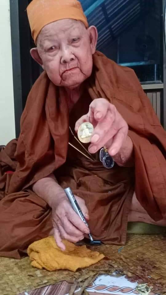 เหรียญอายุยืน เนื้อมหาชนวน หลวงปูสิงห์โต สำนักสงฆ์ป่าทรงธรรม จ.อุบลราชธานี