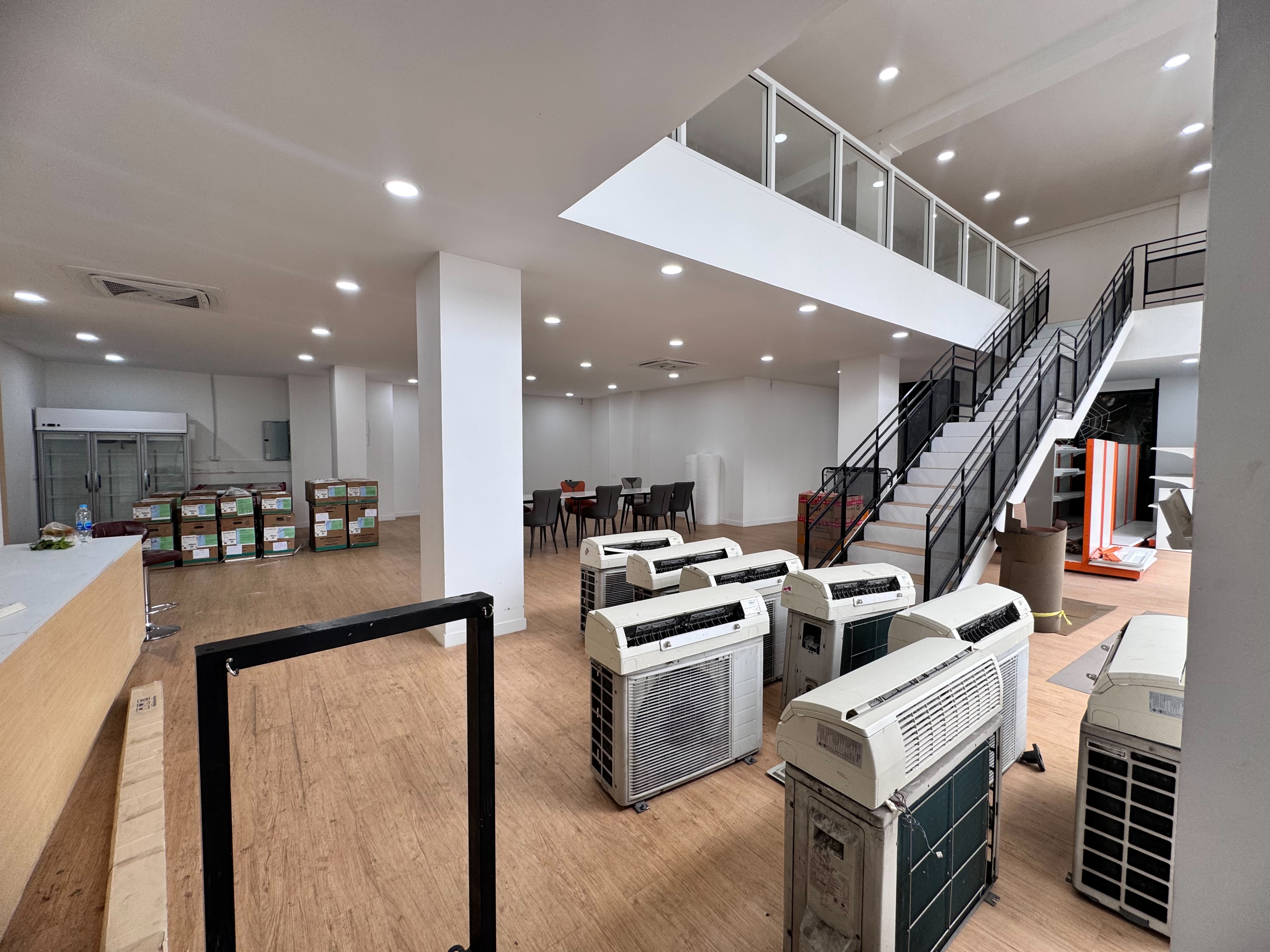 ให้เช่าพื้นที่ ชั้น 1 และชั้นลอย ทำเลเอกมัย ใกล้ BTS เอกมัย (N.1222)