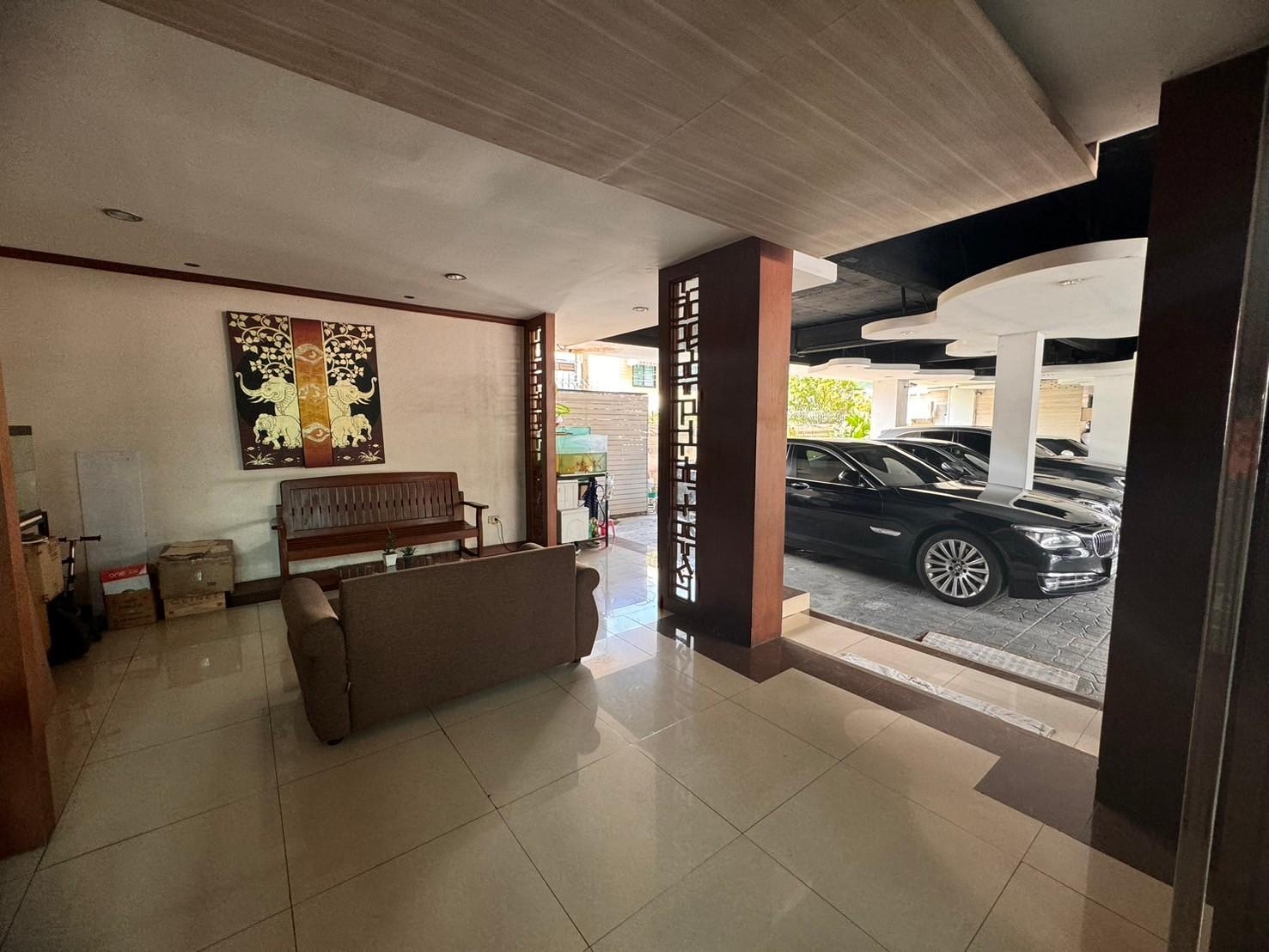 ให้เช่าอาคารพาณิชย์ 5 ชั้น ซอยเอกมัย 12 พร้อมลิฟท์ ใกล้บิ๊กซี เอกมัย (N.1396)