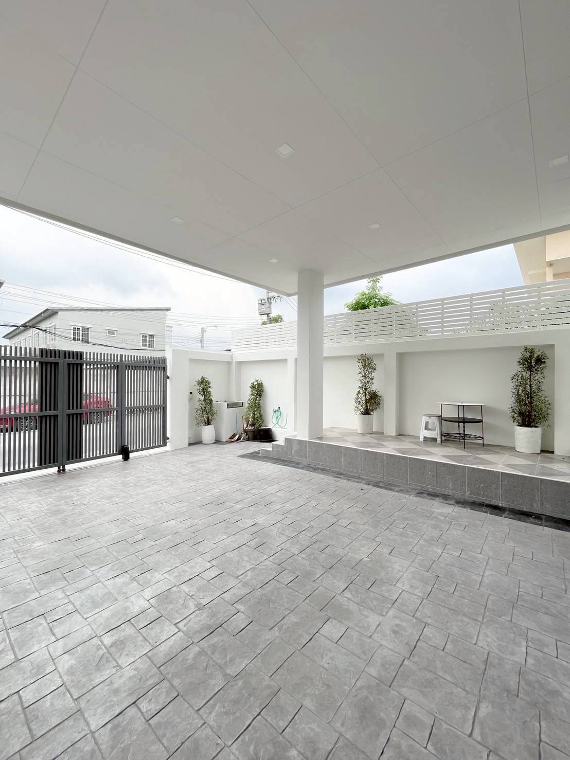 ให้เช่าทาวน์โฮม 3 ชั้น ใกล้หมู่บ้านนักกีฬาแหลมทอง บ้านรีโนเวทใหม่พร้อมอยู่ (N.1874)