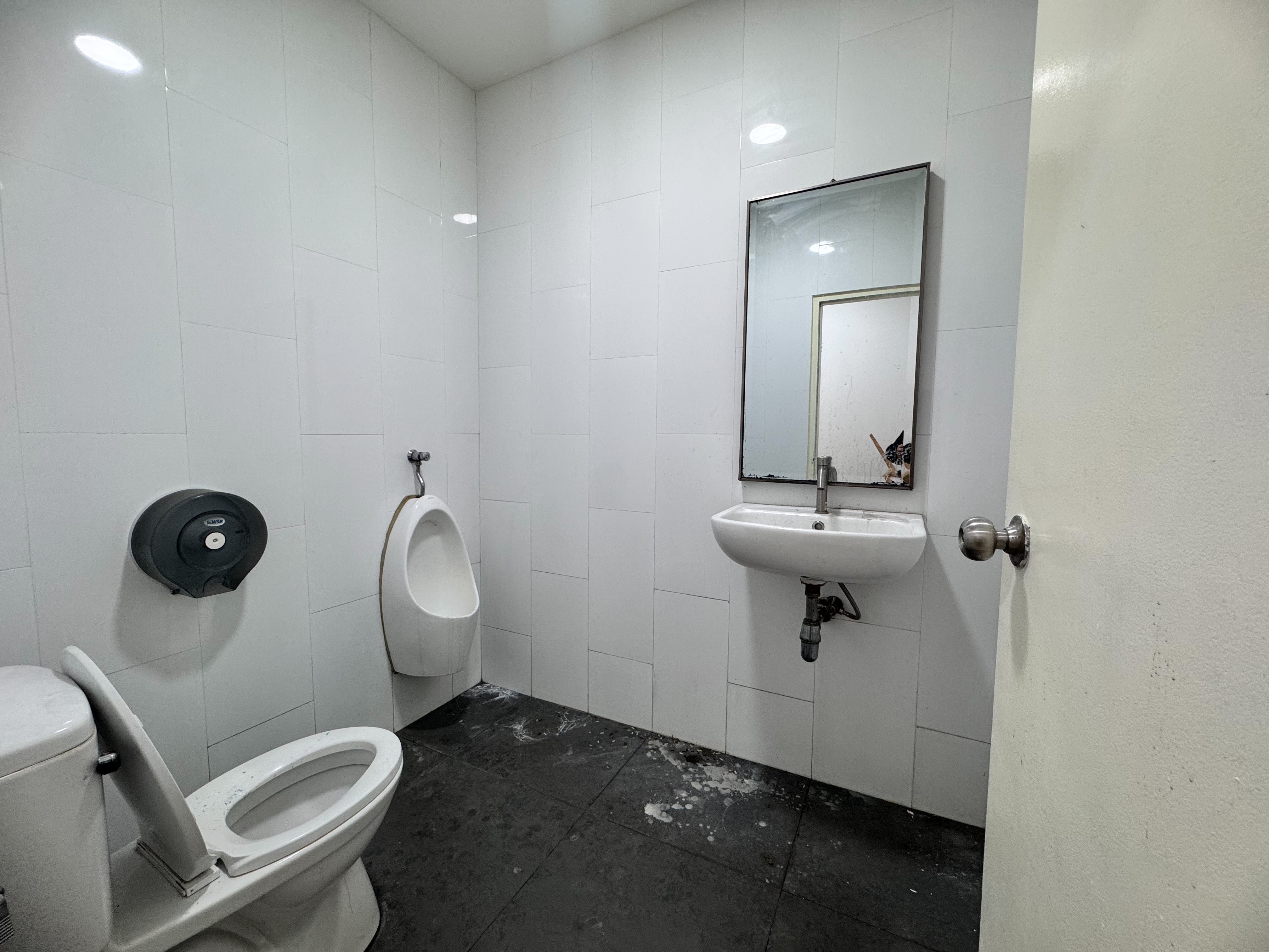 ให้เช่าพื้นที่ ชั้น 1 และชั้นลอย ทำเลเอกมัย ใกล้ BTS เอกมัย (N.1222)