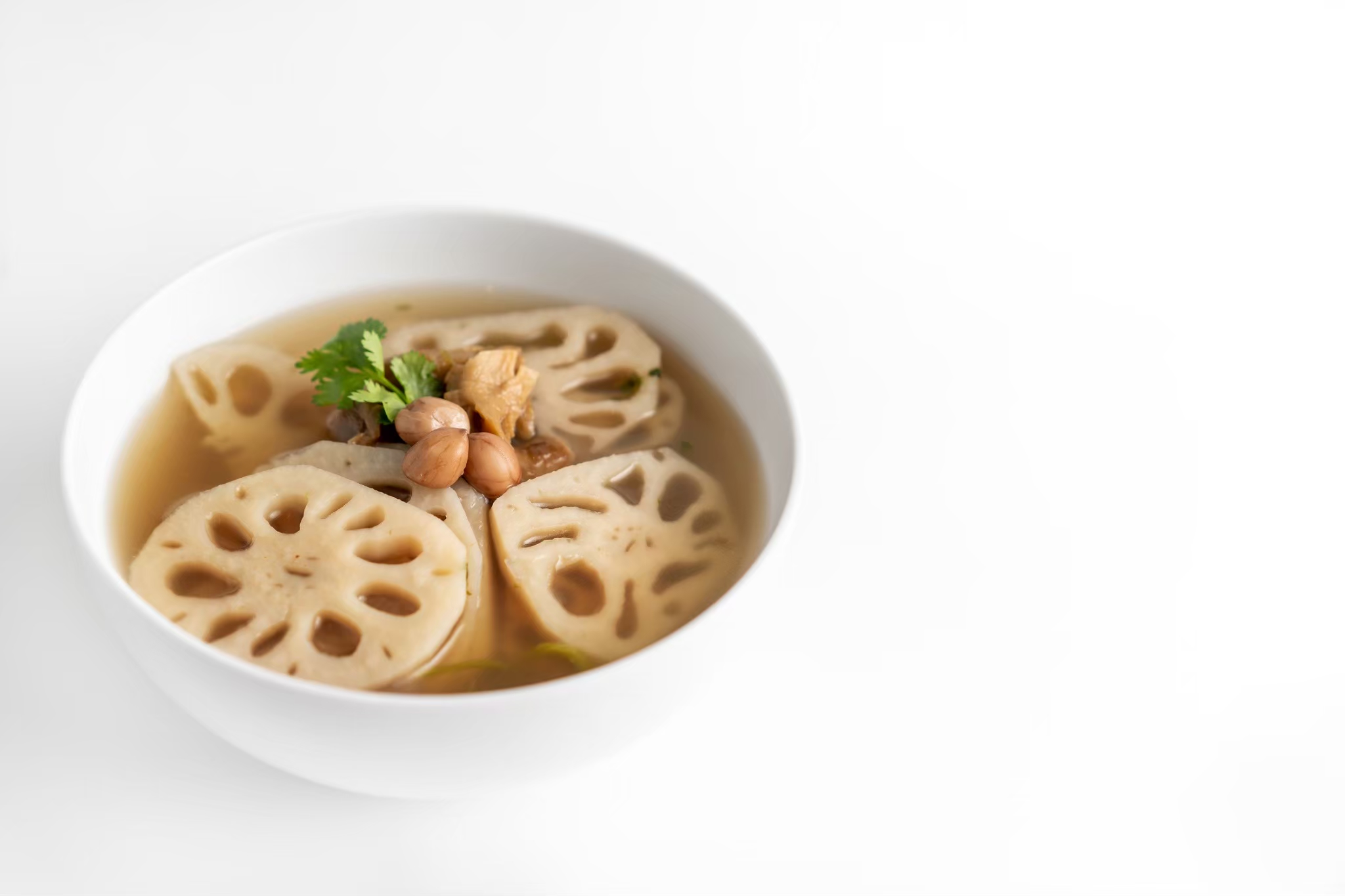 ต้มรากบัวถั่วลิสง (Lotus root and peanut soup)