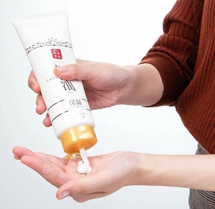 ครีมทาผิว LISHAN Bayu Horse Oil Skin Cream 200g.