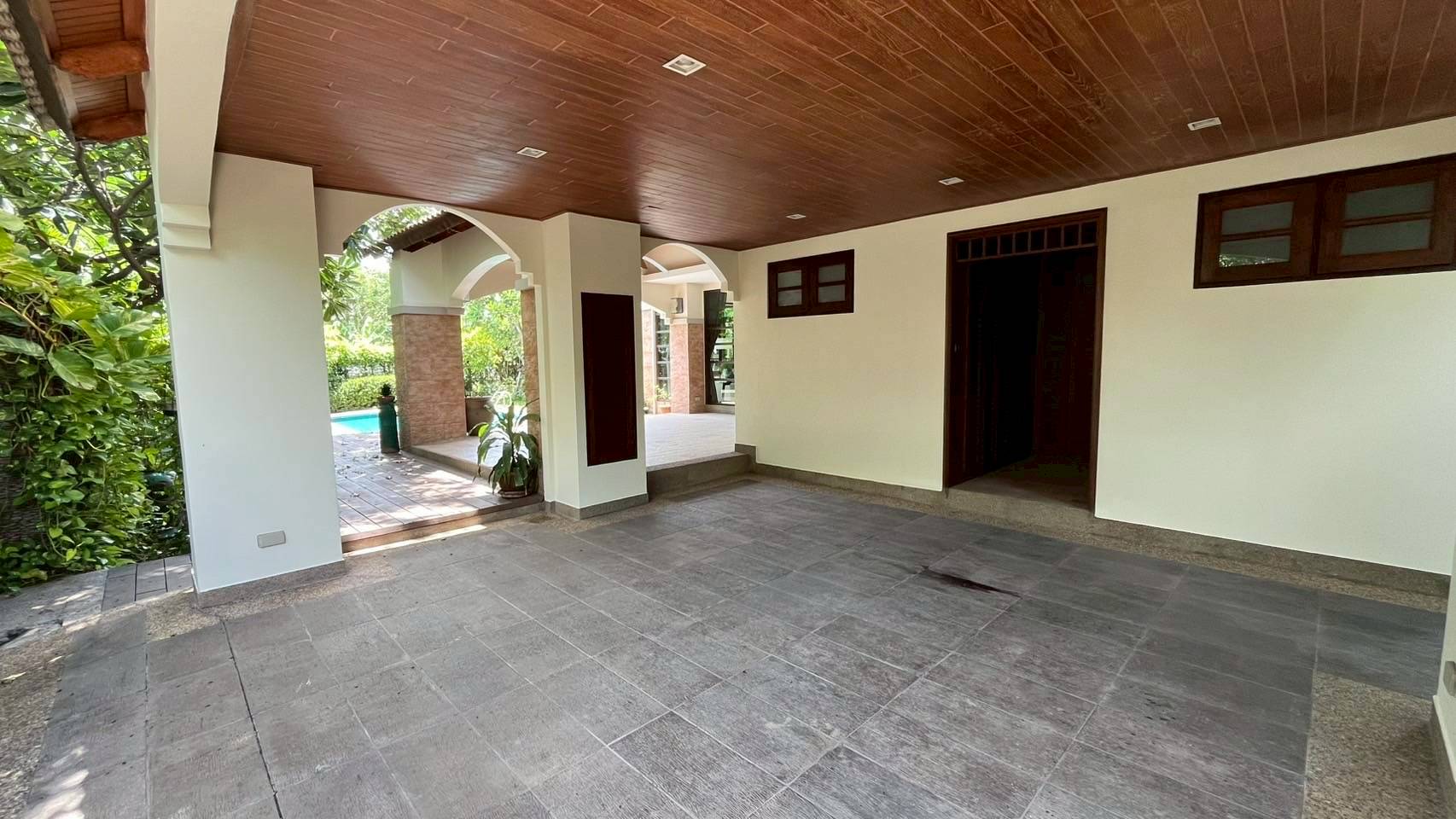 ให้เช่าบ้านเดี่ยว ในพื้นที่มีบ้าน 2 หลังติดกัน พร้อมสระว่ายน้ำ ใกล้พาราไดซ์พาร์ค พร้อมเข้าอยู่ (N.1691)