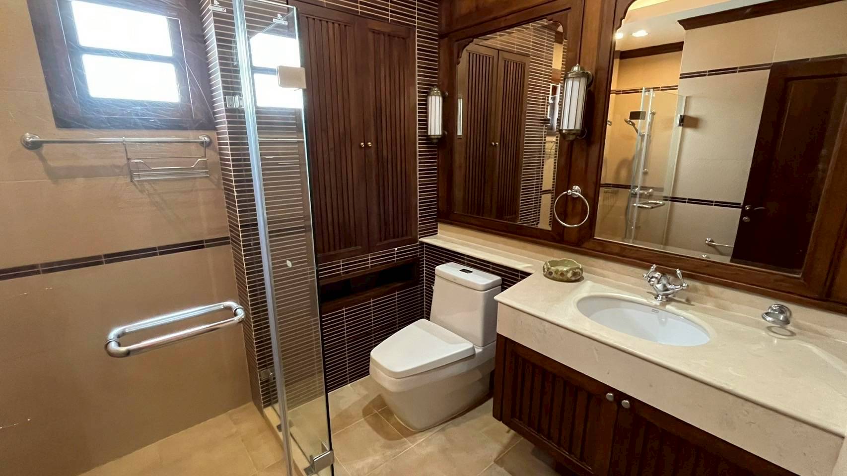 ให้เช่าบ้านเดี่ยว ในพื้นที่มีบ้าน 2 หลังติดกัน พร้อมสระว่ายน้ำ ใกล้พาราไดซ์พาร์ค พร้อมเข้าอยู่ (N.1691)