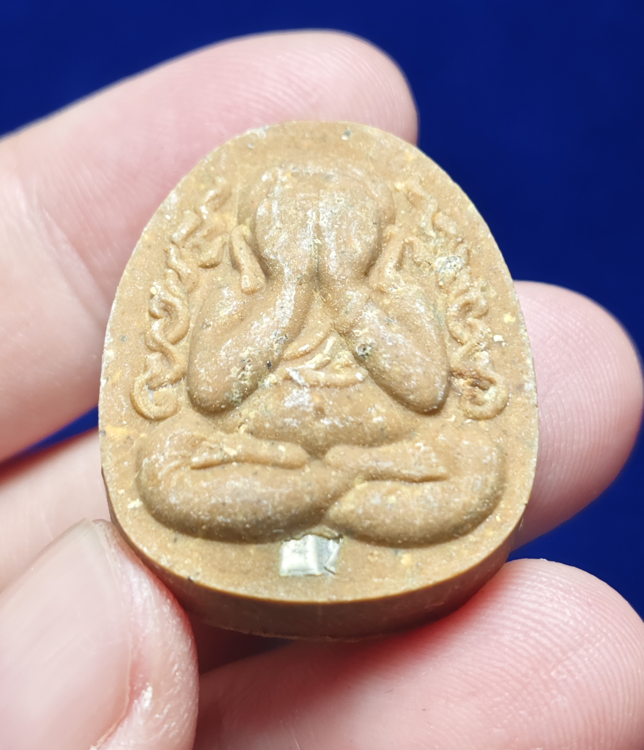 พระปิดตา หลังยันต์ดวง ครูบาพิรุณ สิริจันโท วัดชัยมงคล จ.เชียงใหม่ (เนื้อผงเกสร)