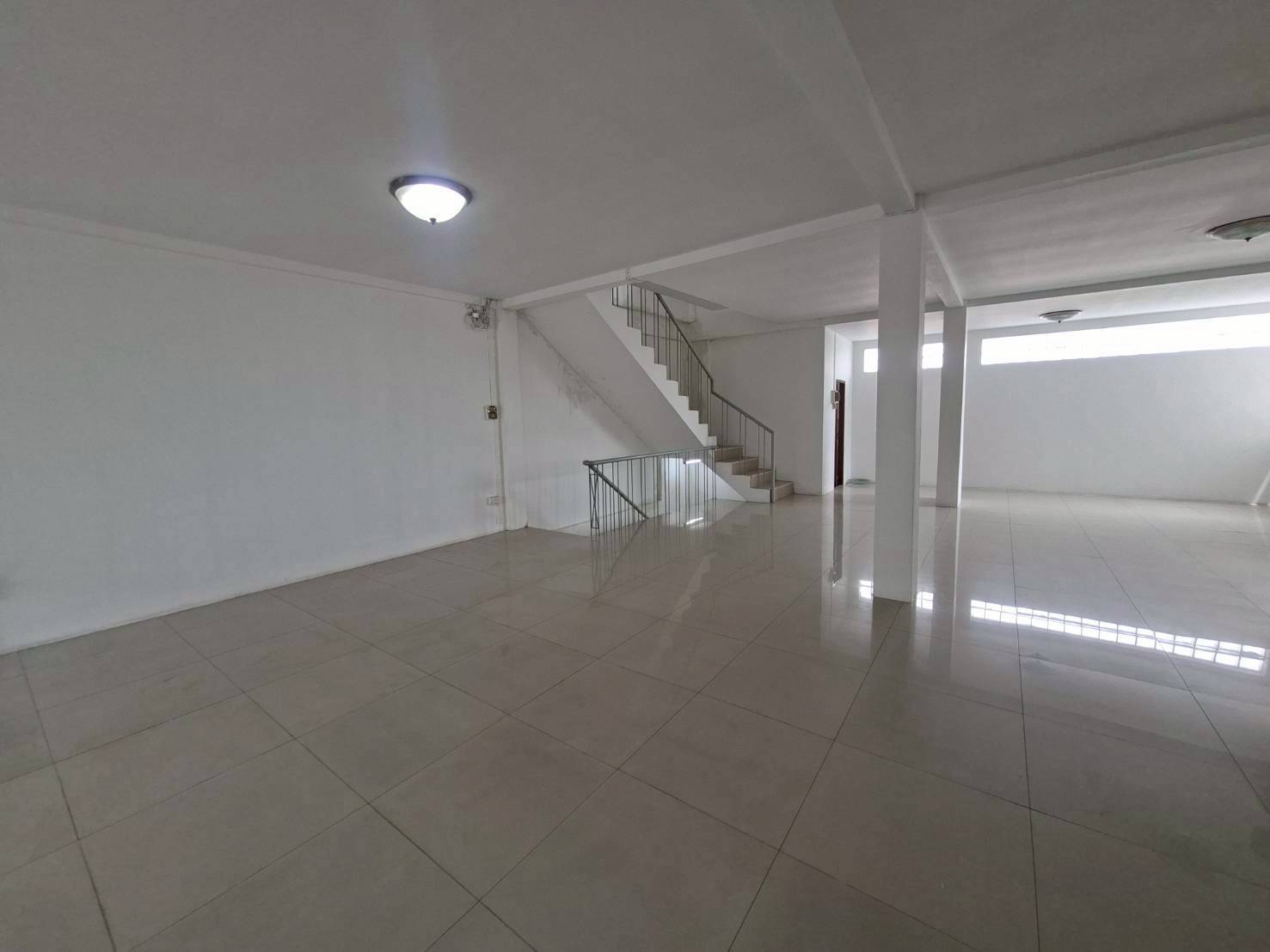 ให้เช่าอาคารพาณิชย์ 2 คูหา 3 ชั้น+ดาดฟ้า ติด ถนนเฉลิมพระเกียรติ ใกล้โรงพยาบาลสินแพทย์ (N.1855)