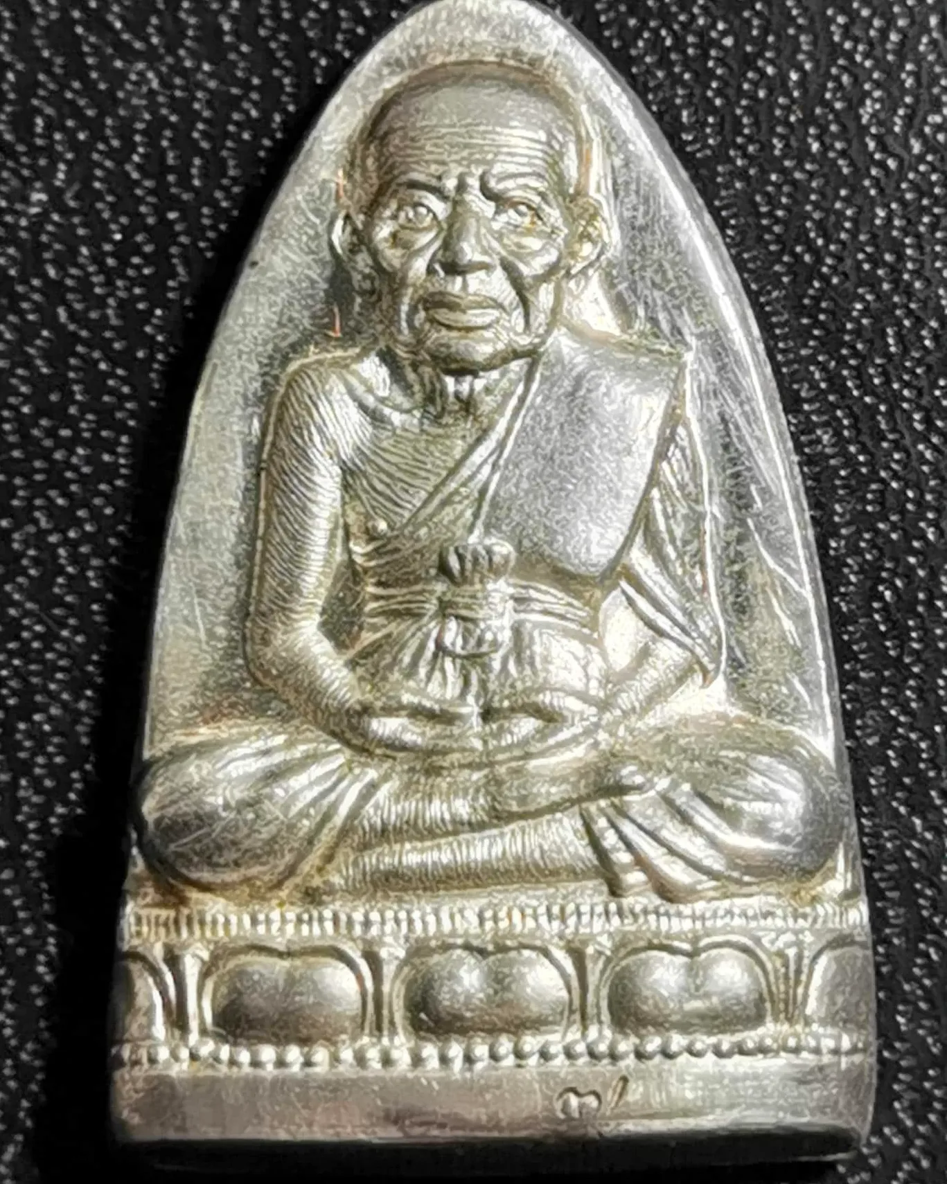 หลวปู่ทวด พิมพ์เตารีด (รุ่นมหาราช) วัดช้างให้ อ.โคกโพธิ์ จ.ปัตตานี ปี2538 เลขสวย