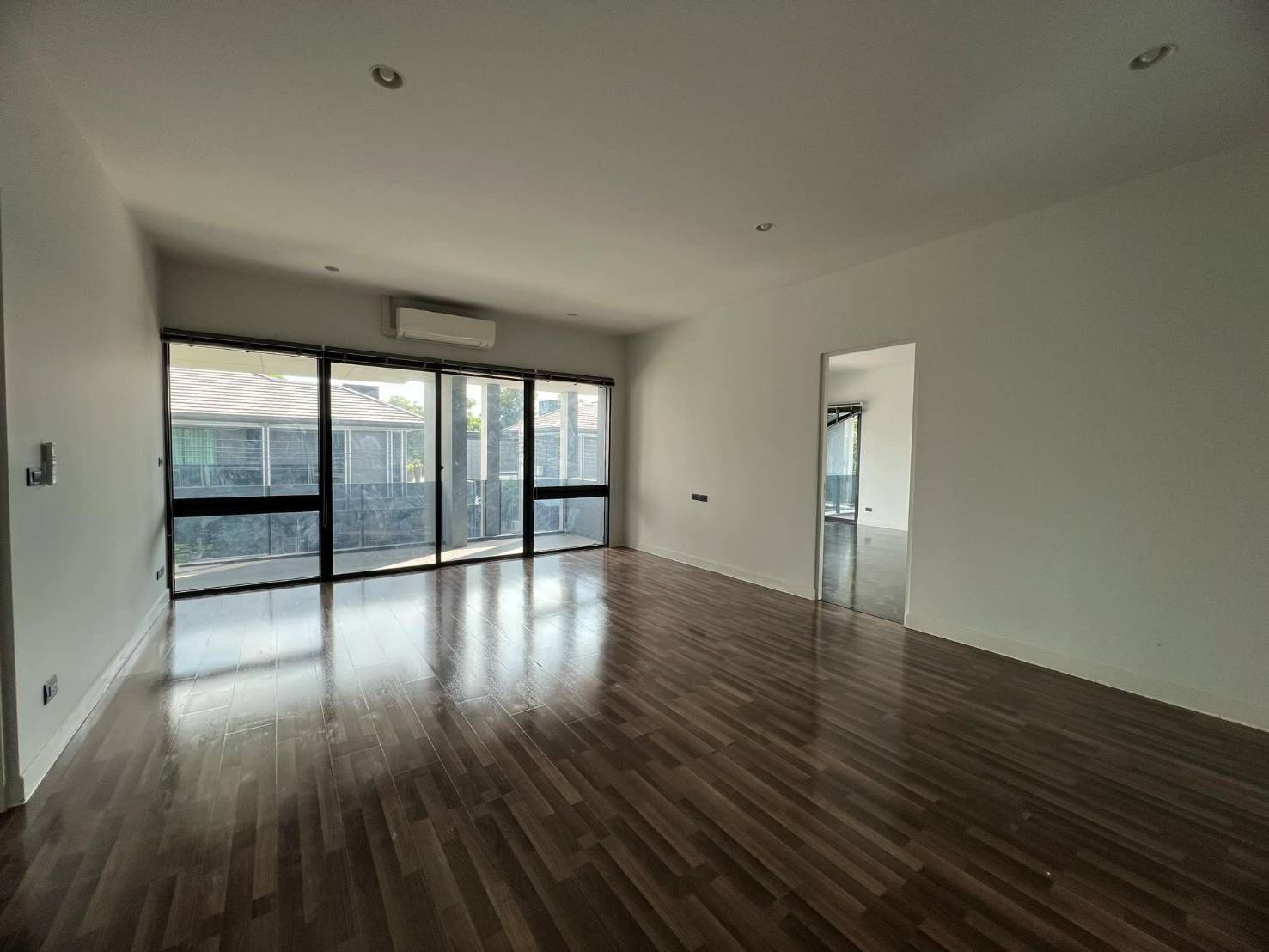 ขายบ้านเดี่ยว 2 ชั้น หมู่บ้าน เศรษฐสิริกรุงเทพกรีฑา 2 ทำเลดี ที่ดินใหญ่บรรยากาศรีสอร์ท ซ.ประชาร่วมใจ แขวงหัวหมาก เขตบางกะปิ (N.1457)