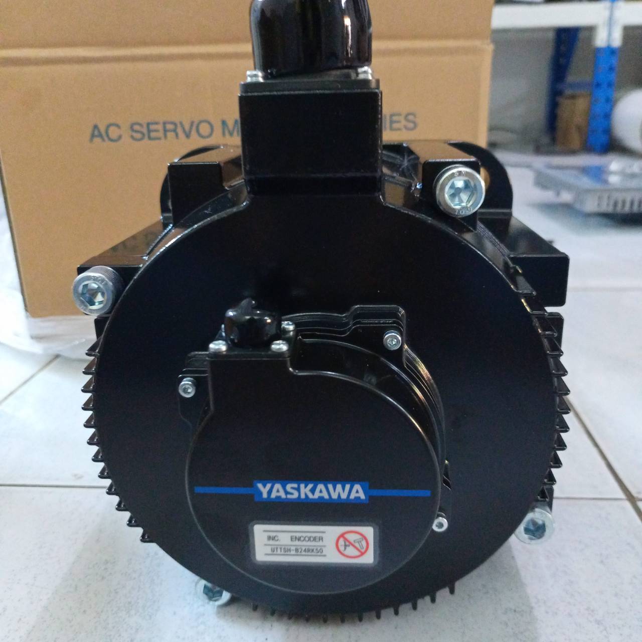 จำหน่าย SERVO MOTOR “YASKAWA” Model : SGM7G-44AFC61