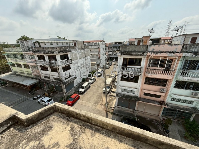 ขายตึกแถว 2 คูหา 3 ชั้นครึ่ง พร้อมดาดฟ้า ซอยท่าข้าม 28/1 ตึกหัวมุม เนื้อที่หลังละ 20 ตรว ใกล้เซ็นทรัล พระราม 2