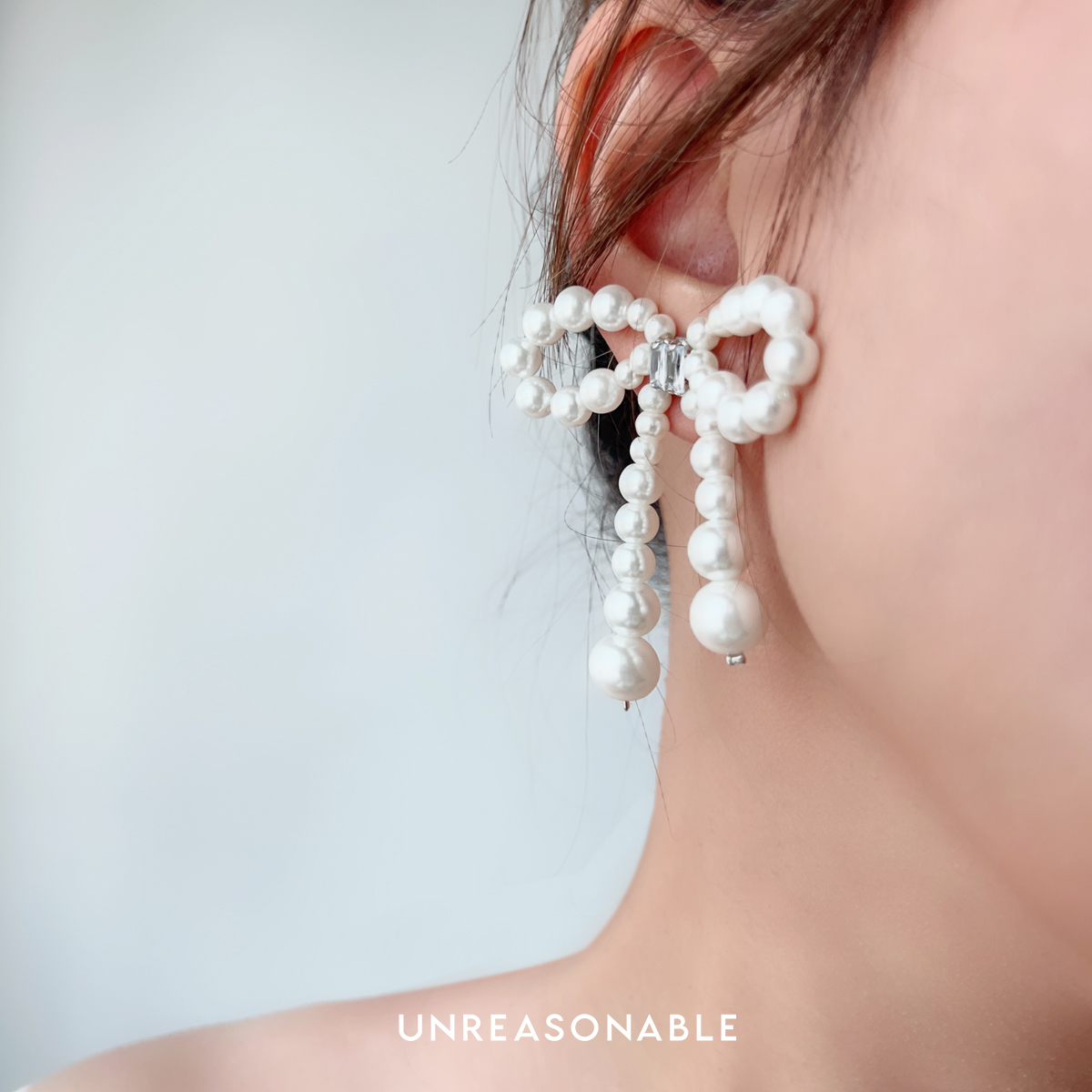 ต่างหูโบว์ มุกแก้ว Glass Pearl ต่างหูคลิป ต่างหูก้านเงินแท้ UA0937-01 Unreasonable Accessories