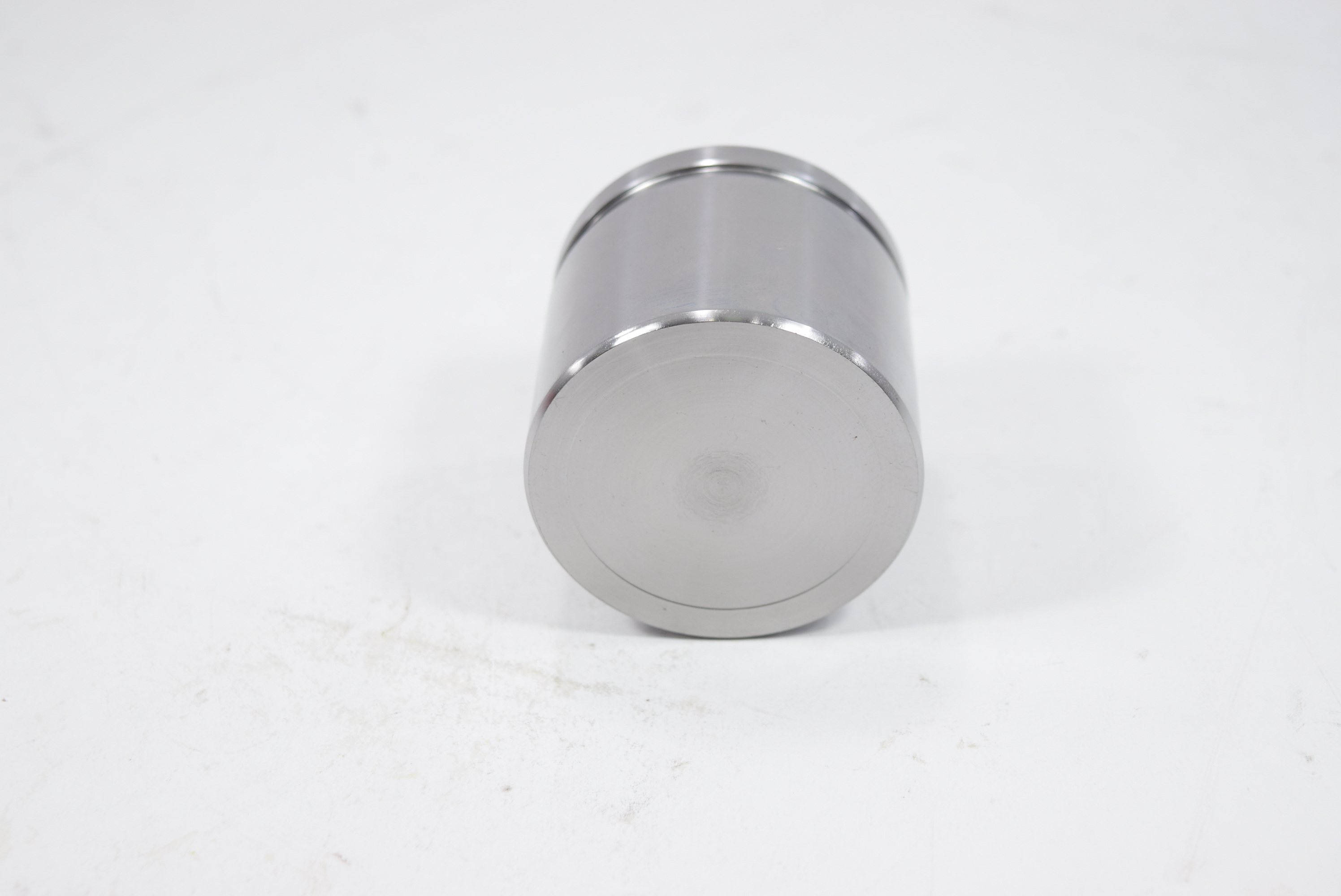ลูกสูบดิสเบรค NISSAN A.32 CEFIRO 24V, A33 ( 3.0 ) นิสสัน เซฟิโร่ / 3PD-4870 / 41121 - 1E000 / ขนาด วงนอก 57.15 สูง 50.65 (จำนวน 1 ชิ้น) (CALIPER PISTON)