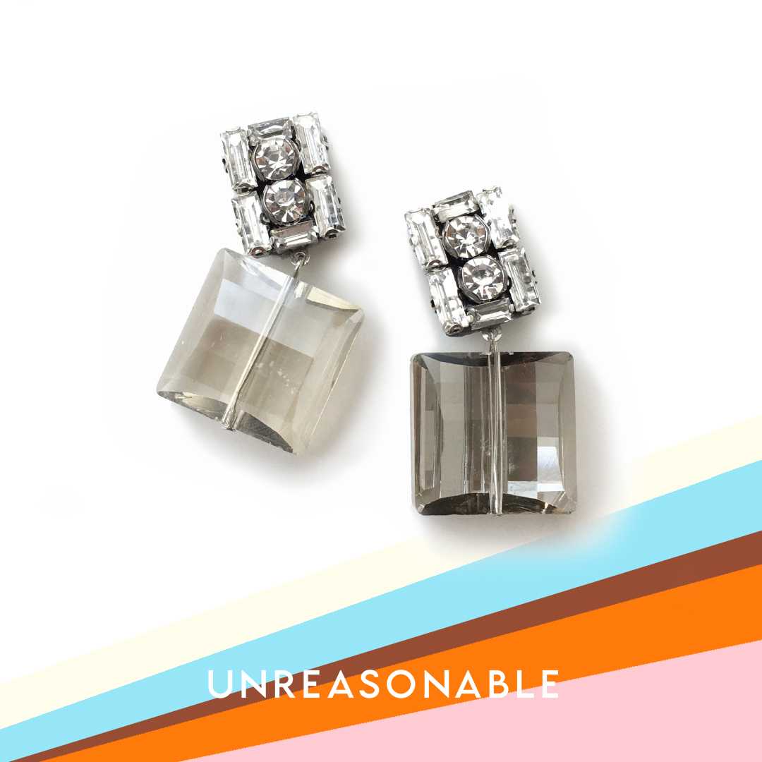 ต่างหูพลอยกระจก สี Smokey น้ำหนักเบา สวยใส่สบาย UA0708-01 Unreasonable Accessories