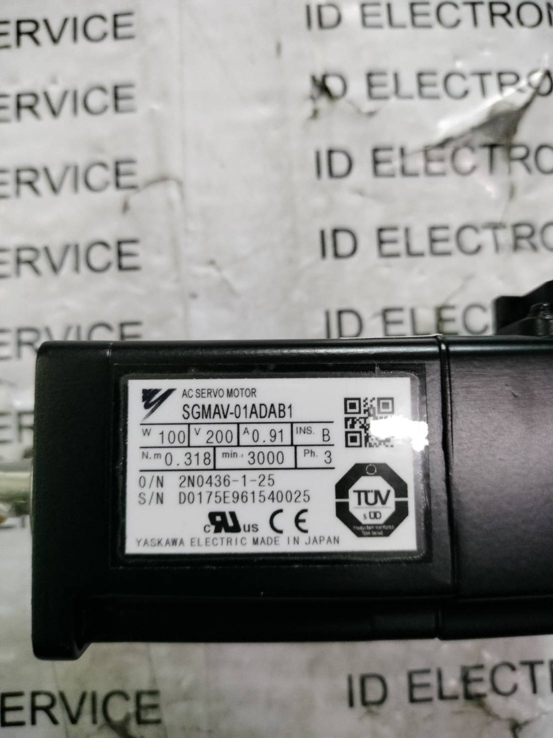 จำหน่าย SERVO MOTOR “YASKAWA” MODEL : SGMAV-01ADAB1