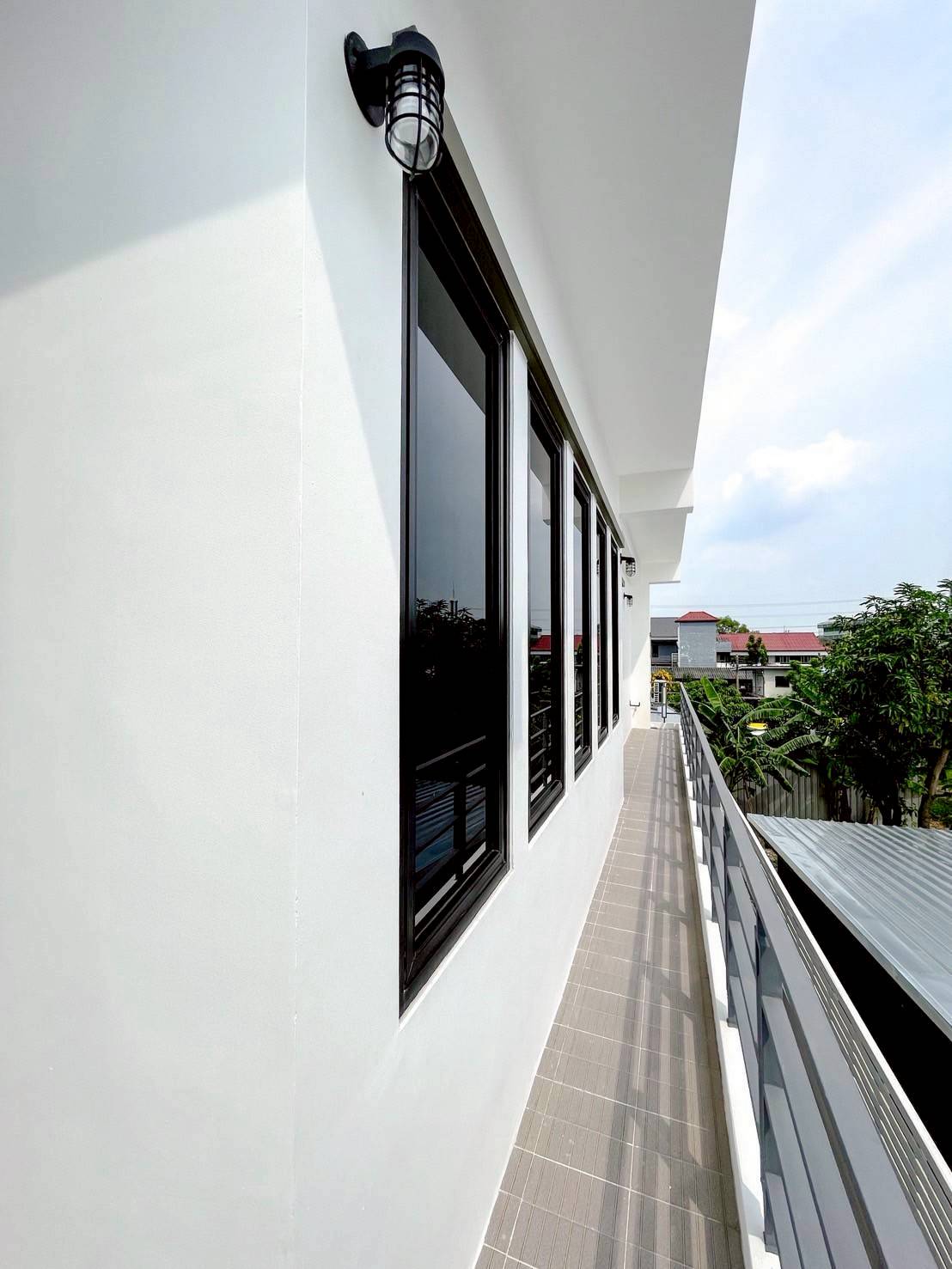 ให้เช่าทาวน์โฮม 3 ชั้น ใกล้หมู่บ้านนักกีฬาแหลมทอง บ้านรีโนเวทใหม่พร้อมอยู่ (N.1874)