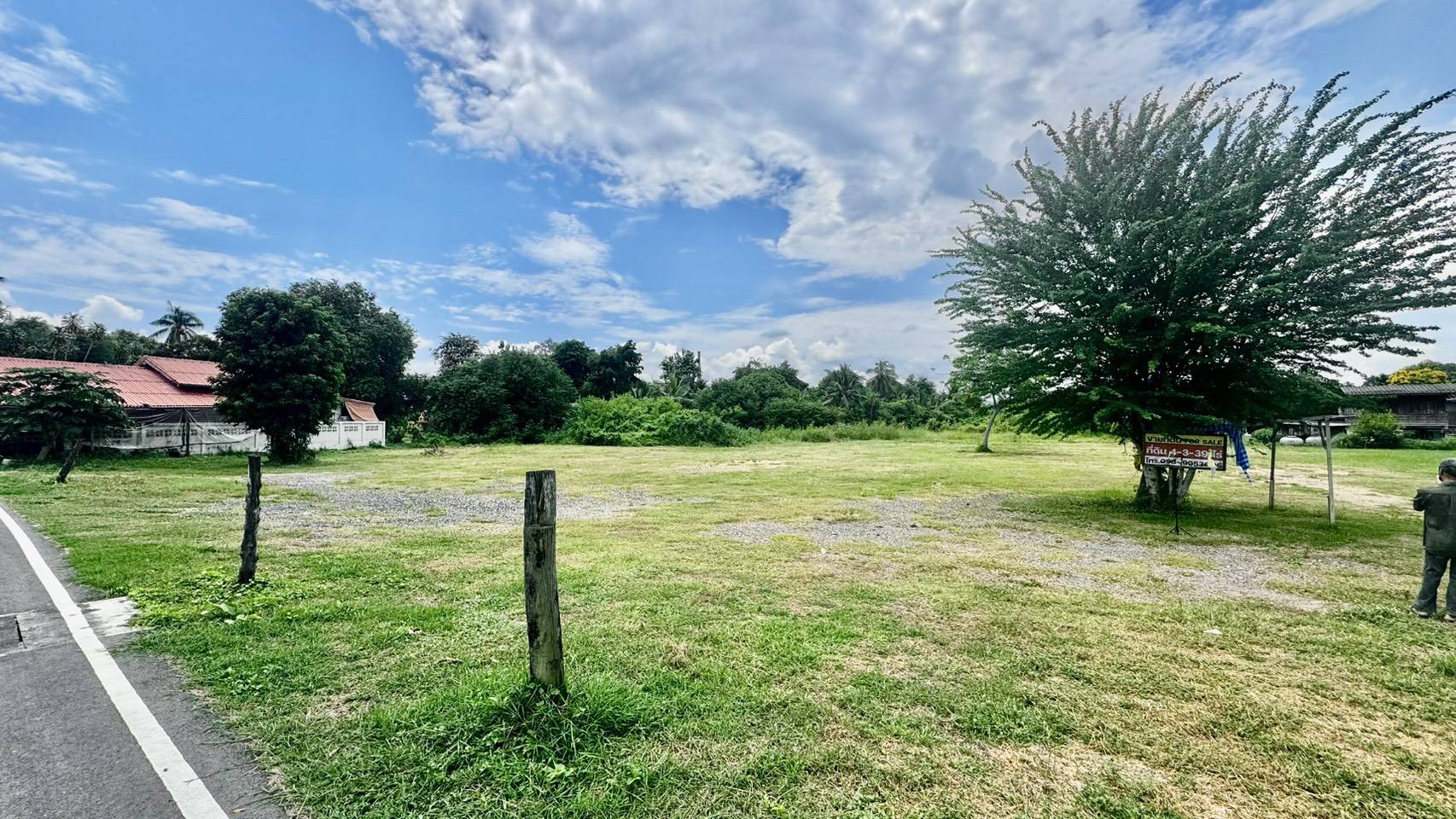 ขายที่ดิน ราชบุรี แปลงใหญ่ สำหรับสร้างหมู่บ้าน พื้นที่รวมประมาณ 4 ไร่ 3 งาน 39 ตารางวา ทำเลศักยภาพสูง 🚗 จุดเด่นของที่ดิน ✅ ติดถนน 3 ด้าน เข้า-ออกได้หลายทาง ✅ ติดคลองชลประทาน บรรยากาศร่มรื่น ลมดีตลอดปี ✅ รายล้อมด้วย ชุมชน โรงเ