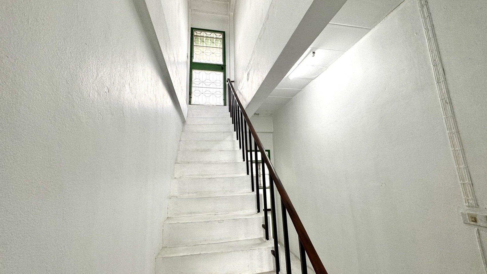 ขายอาคารพาณิชย์ 2.5 ชั้น หมู่บ้านบัวทองธานีพาร์ค บางบัวทอง 2ห้องนอน 2 ห้องน้ำ 20 ตารางวา นนทบุรีทำเลบางบัวทอง ราคา : 1,700,000 บาท