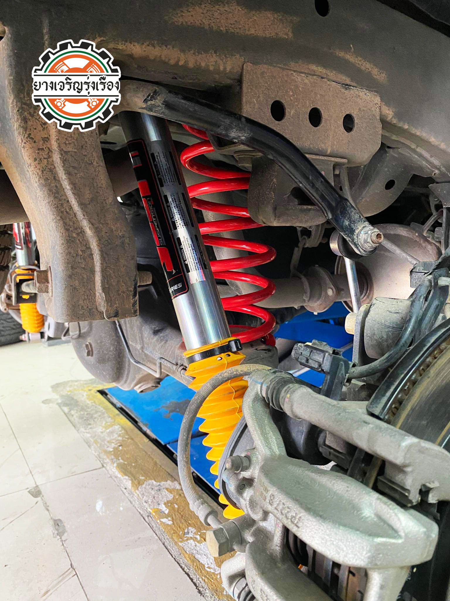 ISUZU MU-X รถเดิมๆ เพิ่มเติมด้วยโช๊คอัพเทพๆสักชุด ขับสนุกขึ้นแน่นอน เน้นใช้งานประจำวัน เดินทางไกลนุ่มนวล เสริมสมรรถนะช่วงล่างให้เต็มที่ด้วย.. [+] YSS E Series เซ็ทโช๊คอัพ หน้า/หลัง ล้อเดิม ยางเดิม ก็ขับสนุกได้ [+] พร้อมบริการติดตั้ง + Set up ให้เหมาะกับยาง [+] ขับสนุกด้วยบริการ ตั้งศูนย์ละเอียดให้เหมาะกับการใช้งานและลักษณะของช่วงล่าง --------------------------------- โทร : 08-6544-5963 บุ๊ก และทีมงาน ยินดีต้อนรับครับ 𝙊𝙪𝙧 𝙎𝙚𝙧𝙫𝙞𝙘𝙚 บริการทางร้าน เรารับทำอะไรบ้าง 🔧 ติดตั้งยางแบบไร้รอย 100% 🔧 บริการสลับยาง ตามอายุ 🔧 มียางรถยนต์ทุกยี่ห้อให้เลือกซื้อ 🔧 เช็คช่วงล่าง แก้ปัญหาให้ตรงจุด 🔧 บริการล้างลิ้นปีกผีเสื้อ 🔧 บริการเช็คระยะรถยนต์ 🔧 เปลี่ยนถ่ายของเหลวทั้งระบบ 🔧 ตั้งศูนย์ด้วยเครื่อง HUNTER นำเข้าจาก USA #รถยนต์มีปัญหาไม่รู้ต้องแก้ตรงไหน ทางเรายินดี ตรวจหาปัญหาและหาวิธีแก้ บอกลูกค้าก่อนลงมือทำเสมอราคาเป็นธรรมไม่เอาเปรียบ สบายใจคุณลูกค้า ---------------------------------- ดูแลให้คำปรึกษาทุกปัญหาคาใจ ไม่ทิ้งลูกค้า มีบริการหลังการขาย 【ให้ผู้เชี่ยวชาญของเรา ดูแลรถคุณ】 ร้านยางเจริญรุ่งเรือง ยินดีต้อนรับครับ ---------------------------------- #โช๊คอัพรถยนต์ #monroe #yss #kayaba #profender #ร้านยางเจริญรุ่งเรือง #นนทบุรี #งามวงศ์วาน #amsfix #บริการช่วงล่างรถยนต์ #ซ่อมบำรุงช่วงล่าง #เซทอัพโช๊คอัพรถยนต์