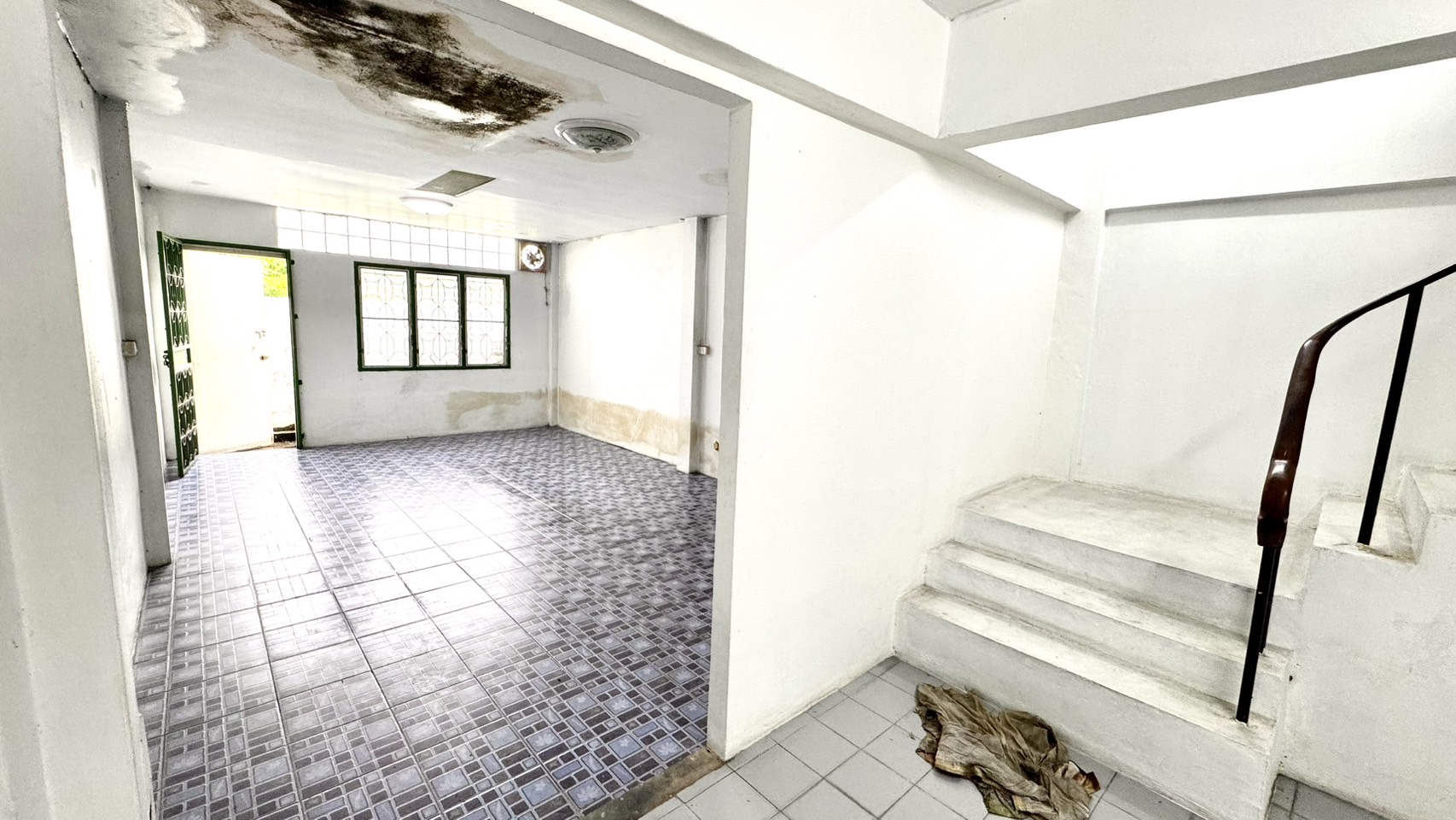 ขายอาคารพาณิชย์ 2.5 ชั้น หมู่บ้านบัวทองธานีพาร์ค บางบัวทอง 2ห้องนอน 2 ห้องน้ำ 20 ตารางวา นนทบุรีทำเลบางบัวทอง ราคา : 1,700,000 บาท