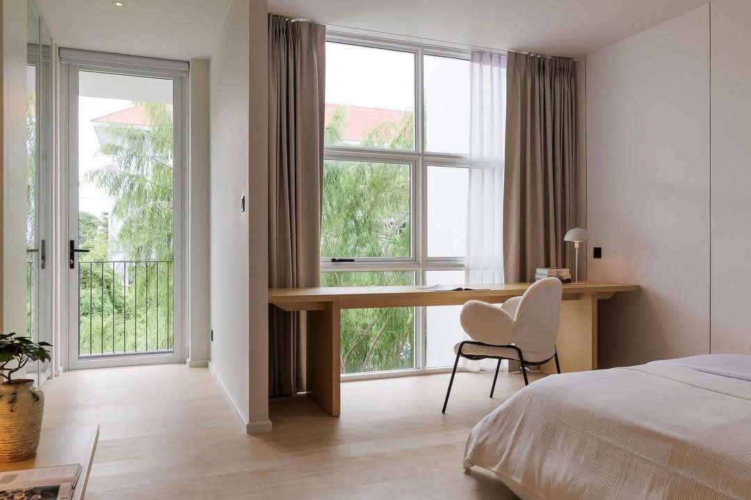 ให้เช่าบ้านหรู3ชั้น พร้อมลิฟท์ ติดเมกาบางนา ตกแต่งครบพร้อมอยู่ ค่าเช่า 400,000 บาท บางพลี สมุทรปราการ (N.1514)