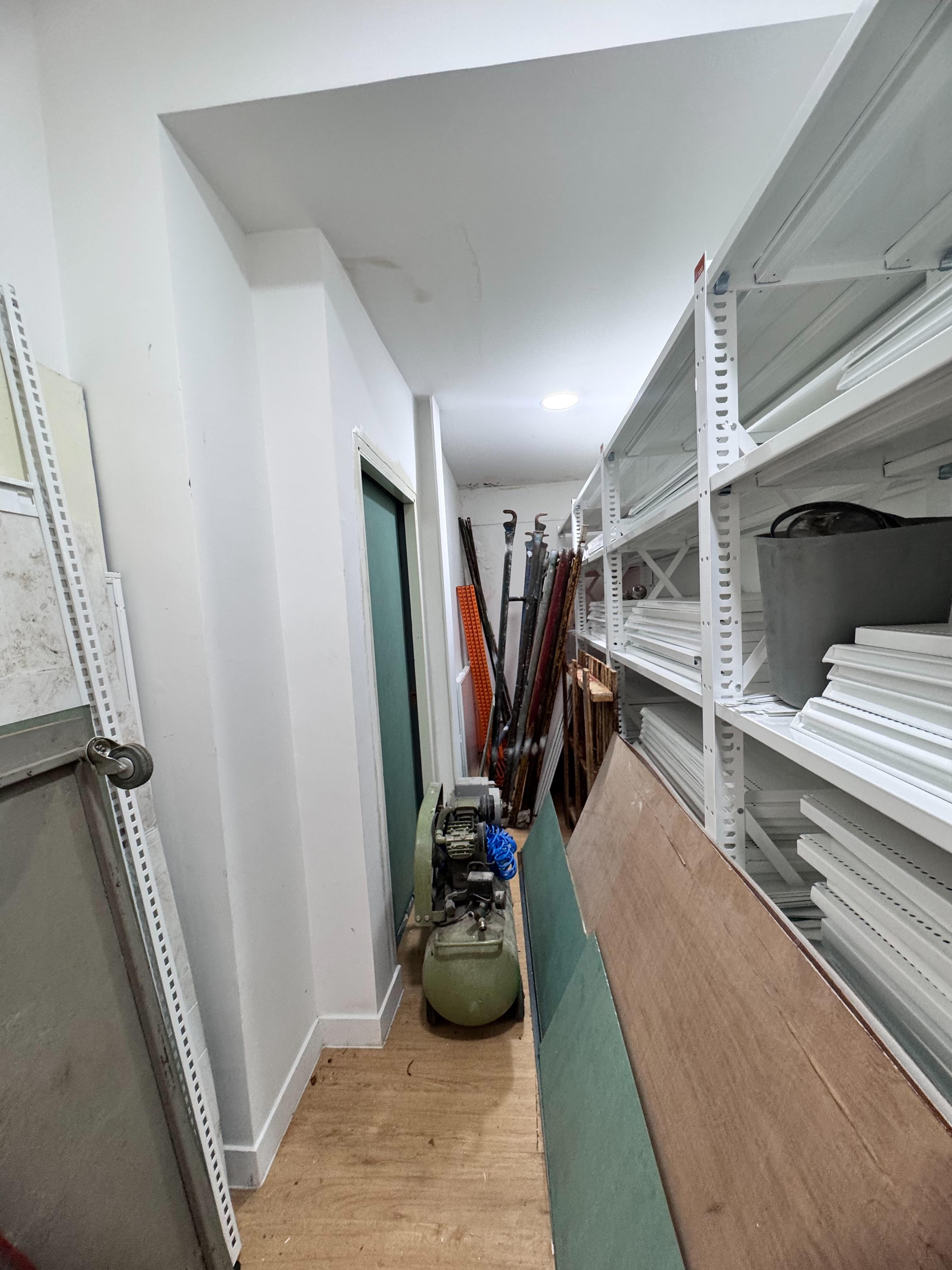 ให้เช่าพื้นที่ ชั้น 1 และชั้นลอย ทำเลเอกมัย ใกล้ BTS เอกมัย (N.1222)