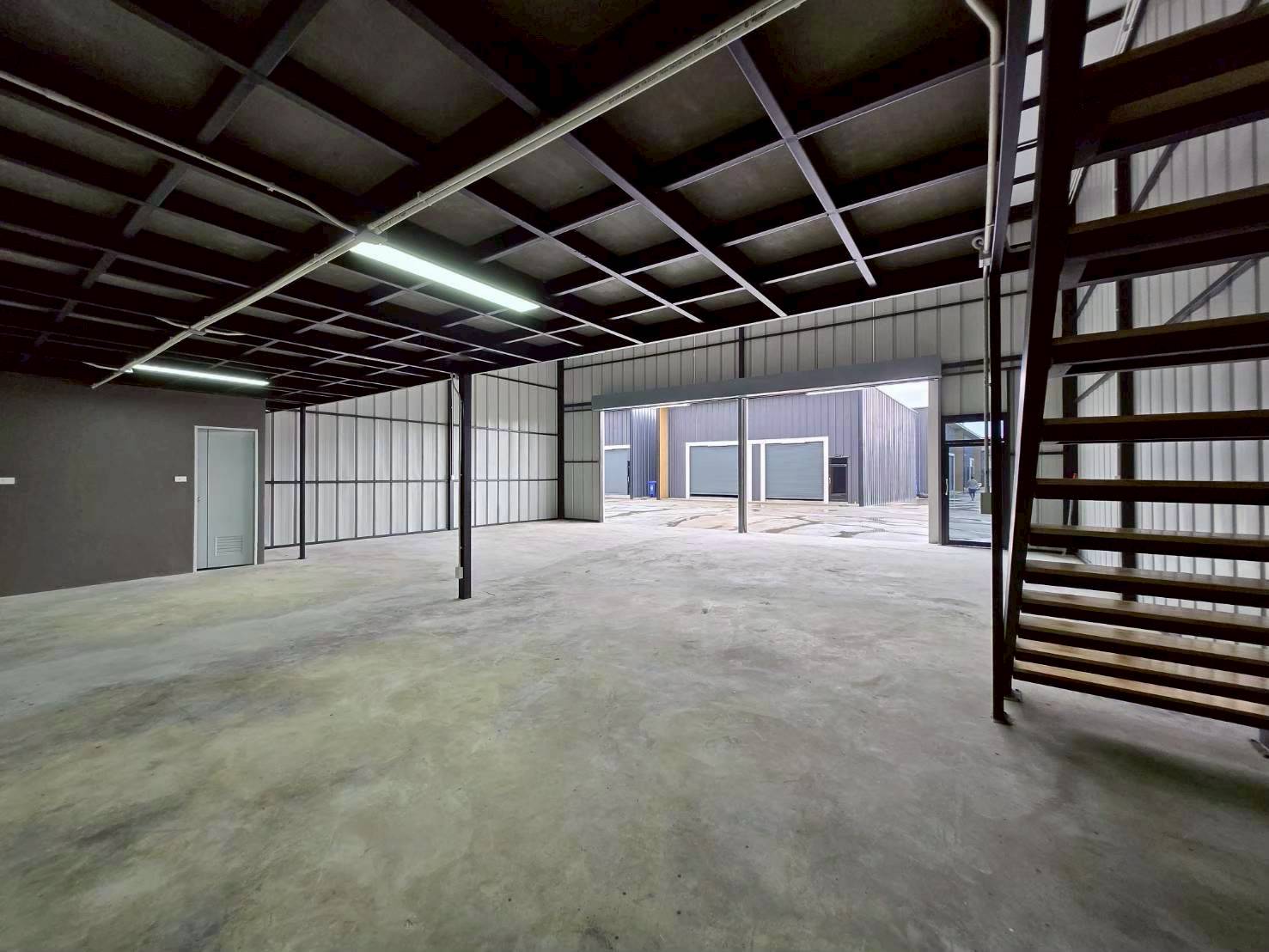 ให้เช่าโกดัง ซอยอ่อนนุช 39 พื้นที่สวย พร้อมทำธุรกิจ ใกล้ BTS ศรีนุช (N.1869)