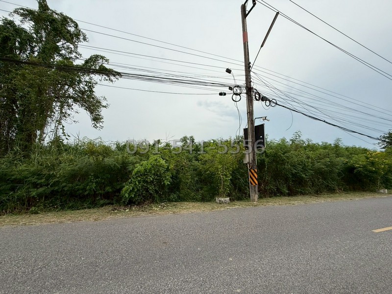 ขายที่ดิน 3 แปลงติดกัน 16 ไร่ ริมถนน ใกล้วัดหลวงพ่อโสธร ตรงข้ามหมู่บ้านมารวย ฉะเชิงเทรา การเดินทางสะดวกใกล้แหล่งชุมชน